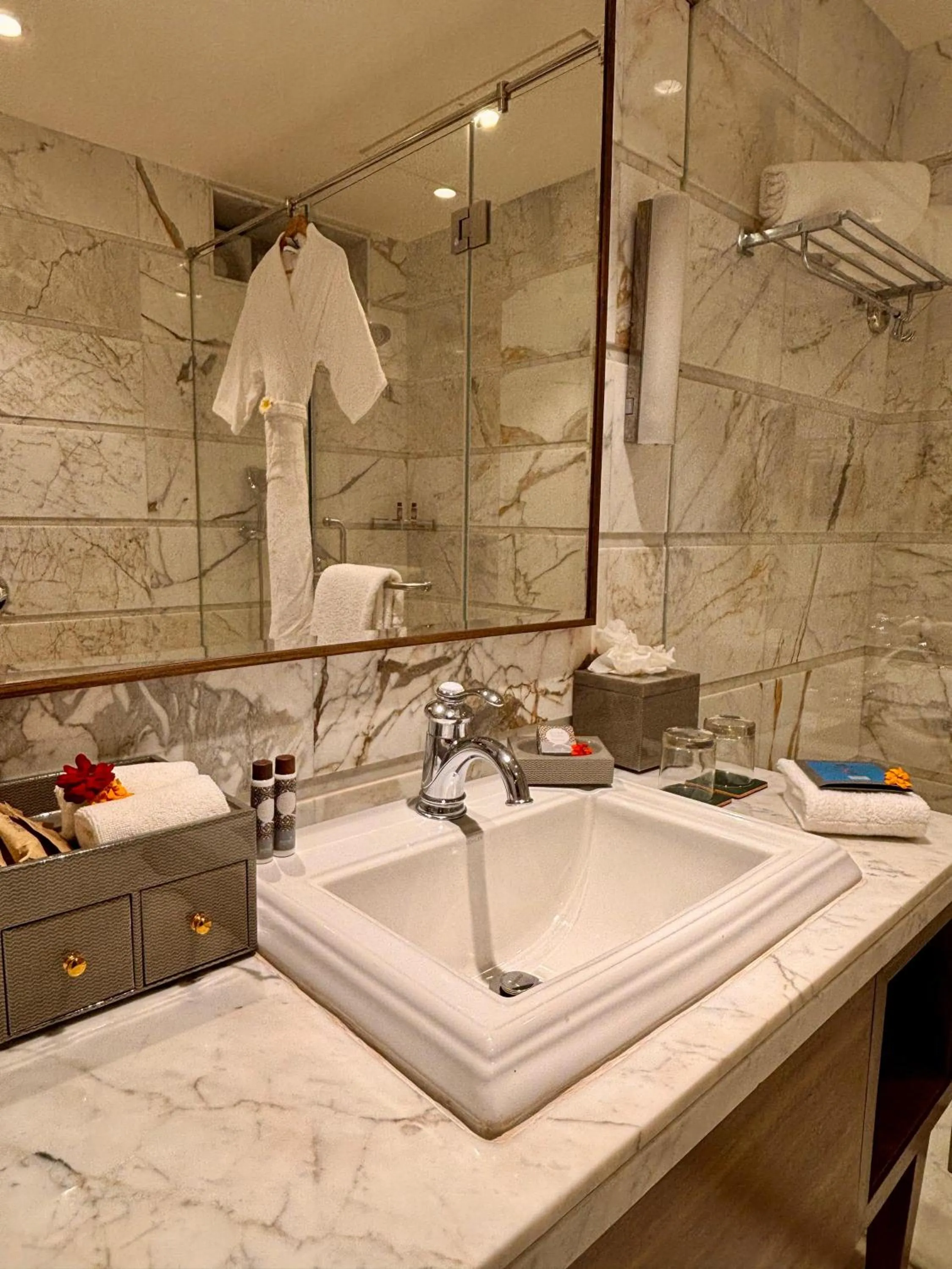 Shower in Fountain, Mahabaleshwar - IHCL SeleQtions