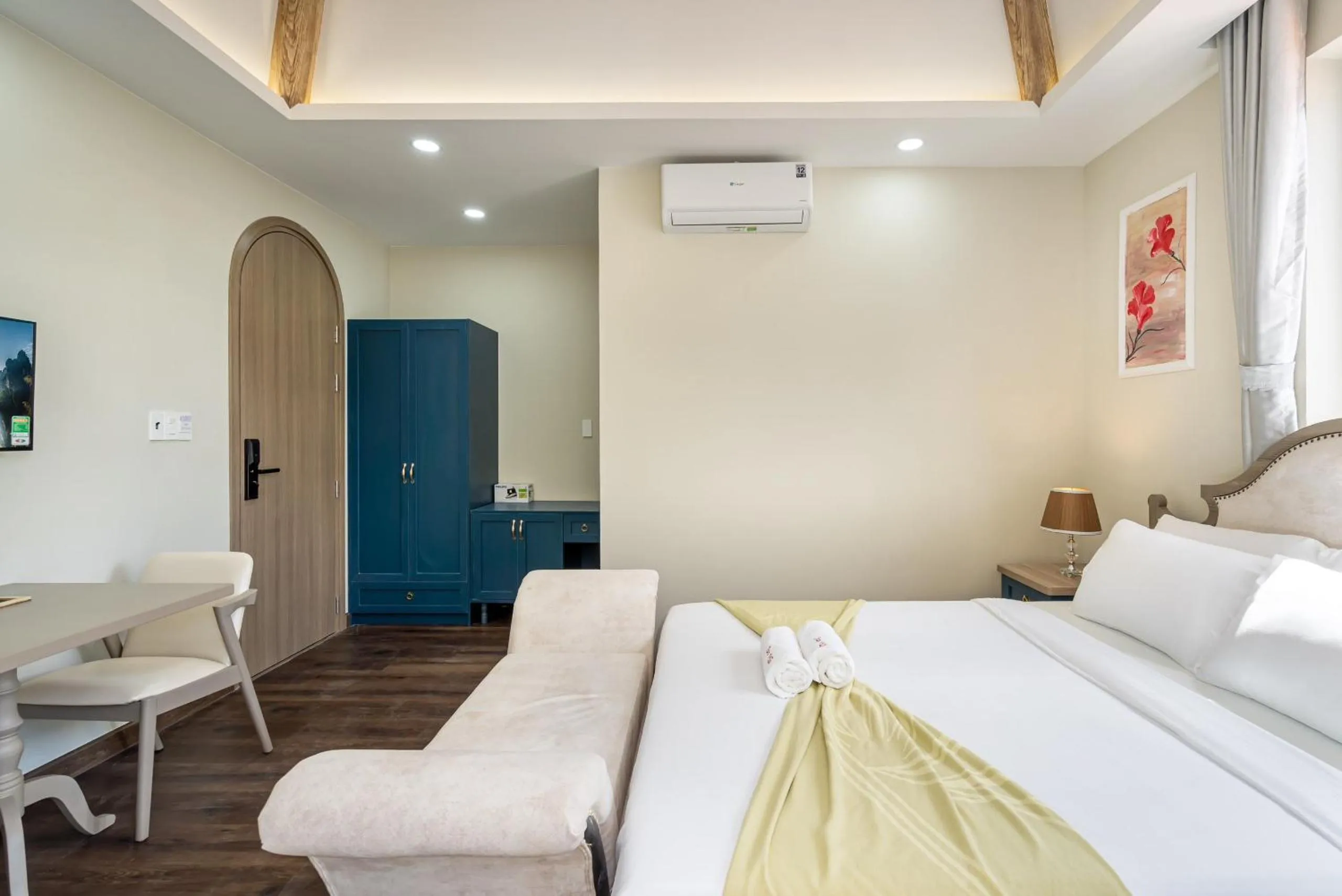 Bed in Jan Villa SaiGon Oasis