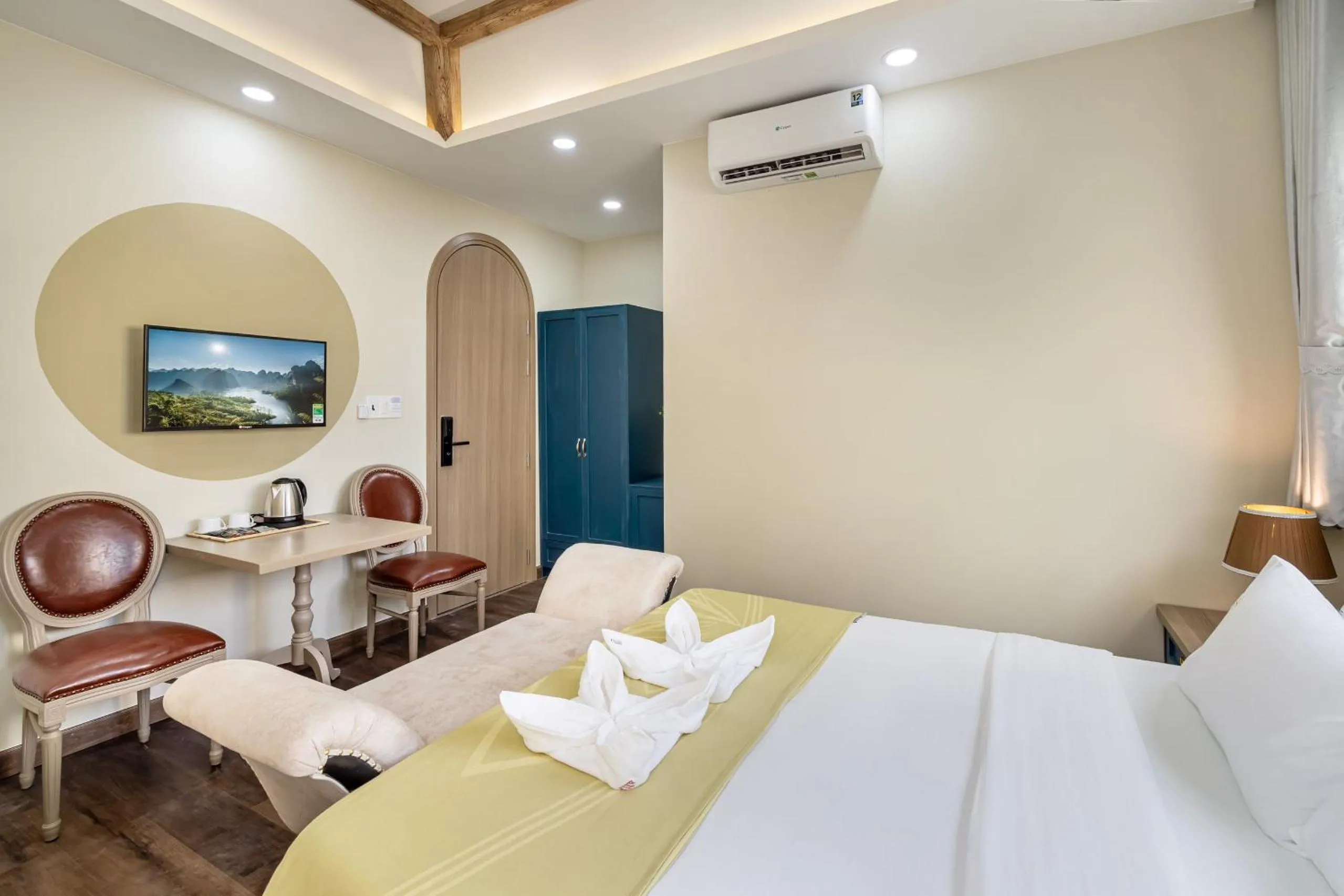 Bed in Jan Villa SaiGon Oasis