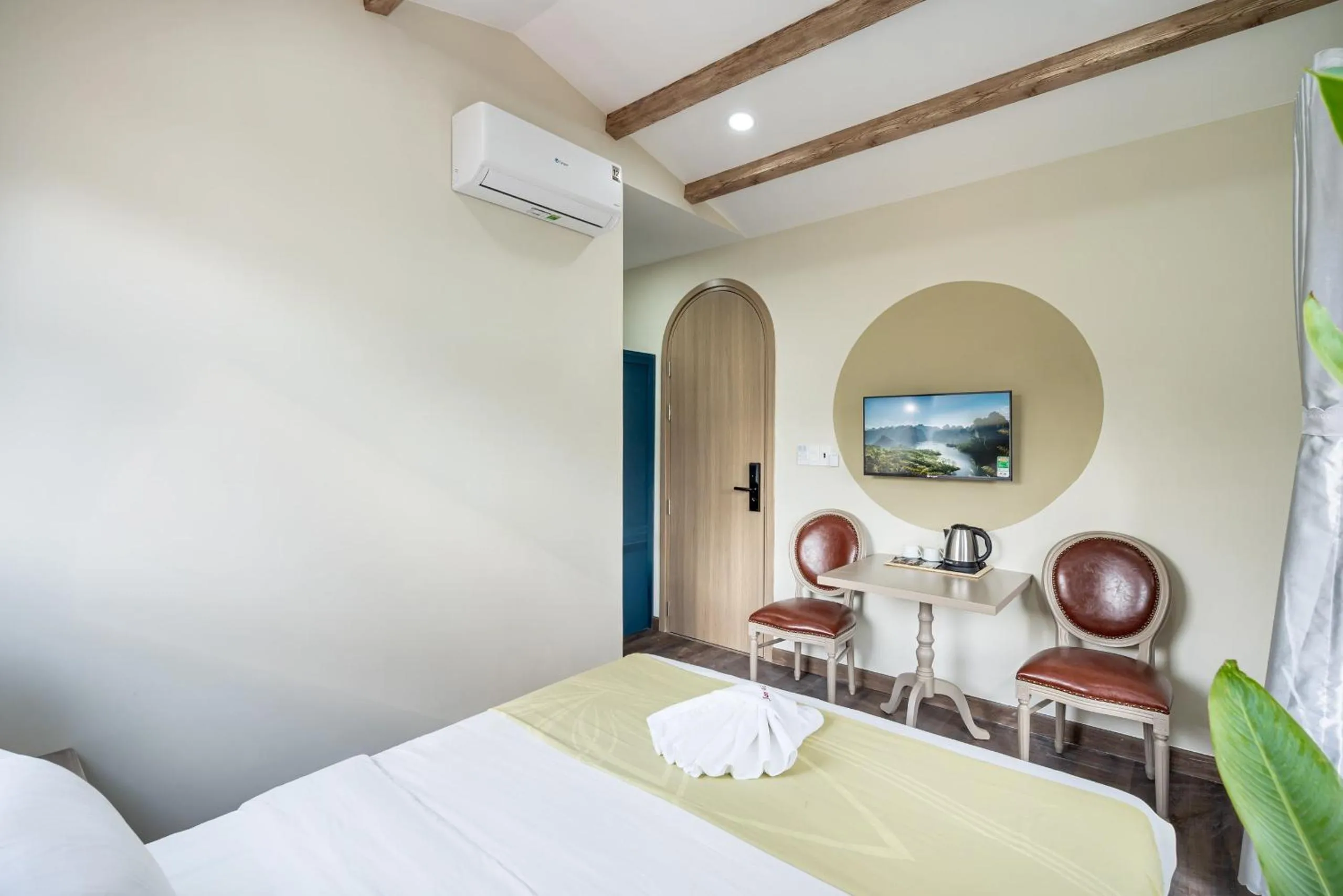 Bed in Jan Villa SaiGon Oasis