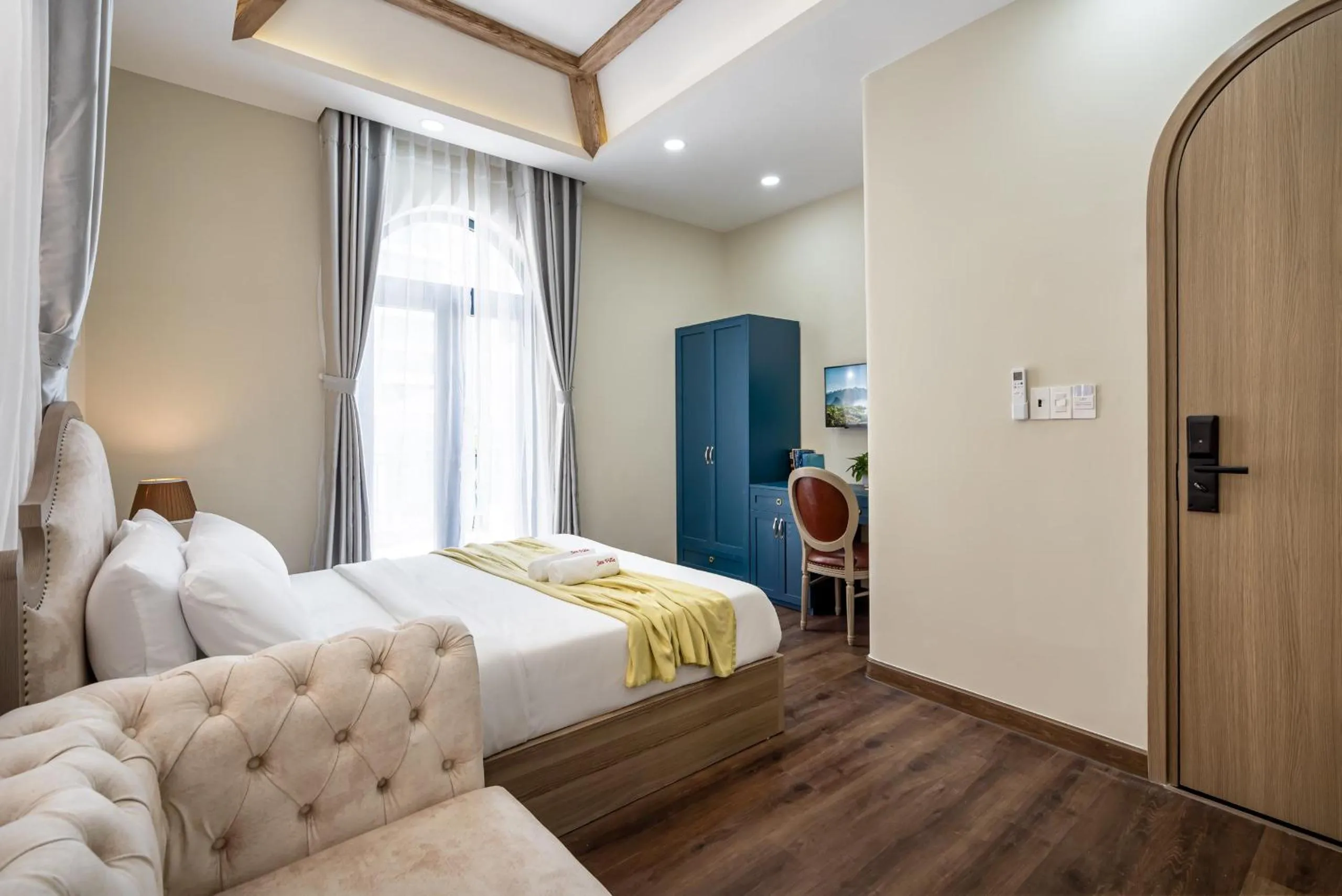Bed in Jan Villa SaiGon Oasis
