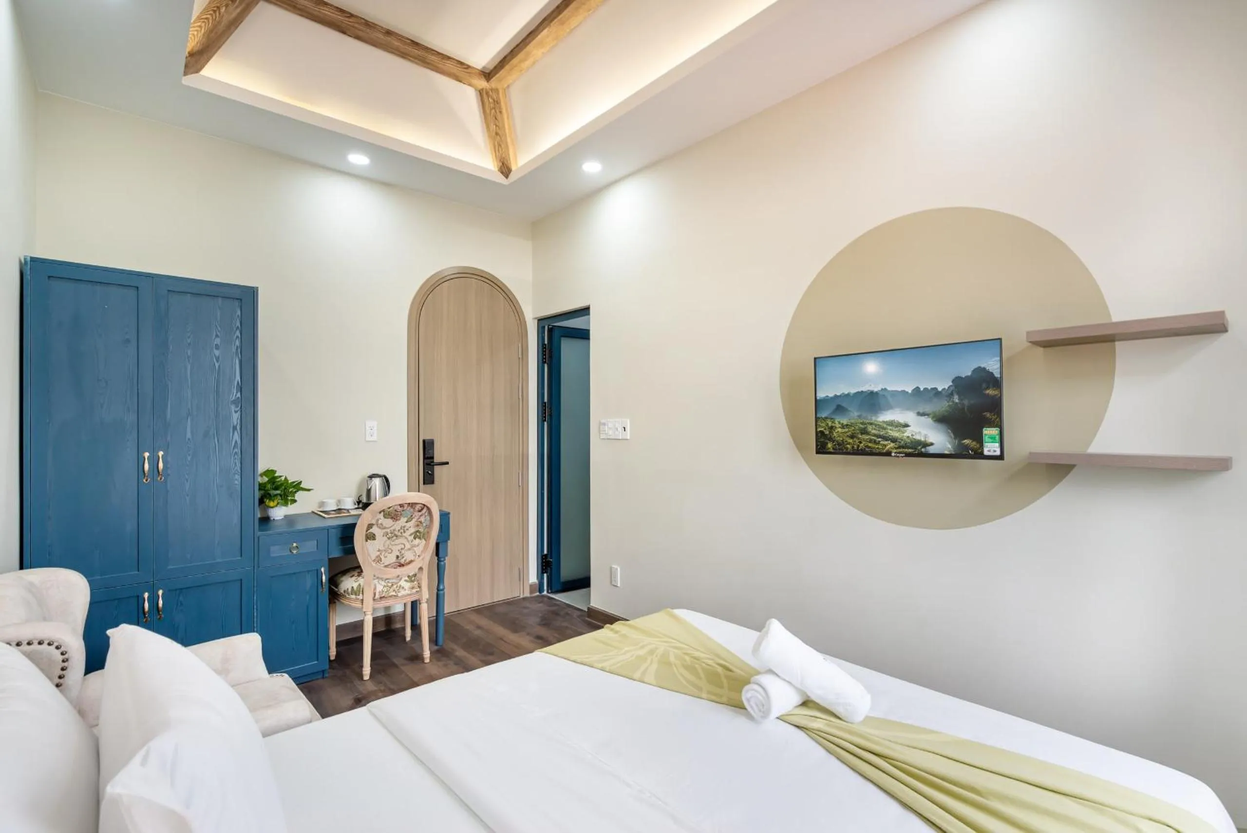TV and multimedia, Bed in Jan Villa SaiGon Oasis