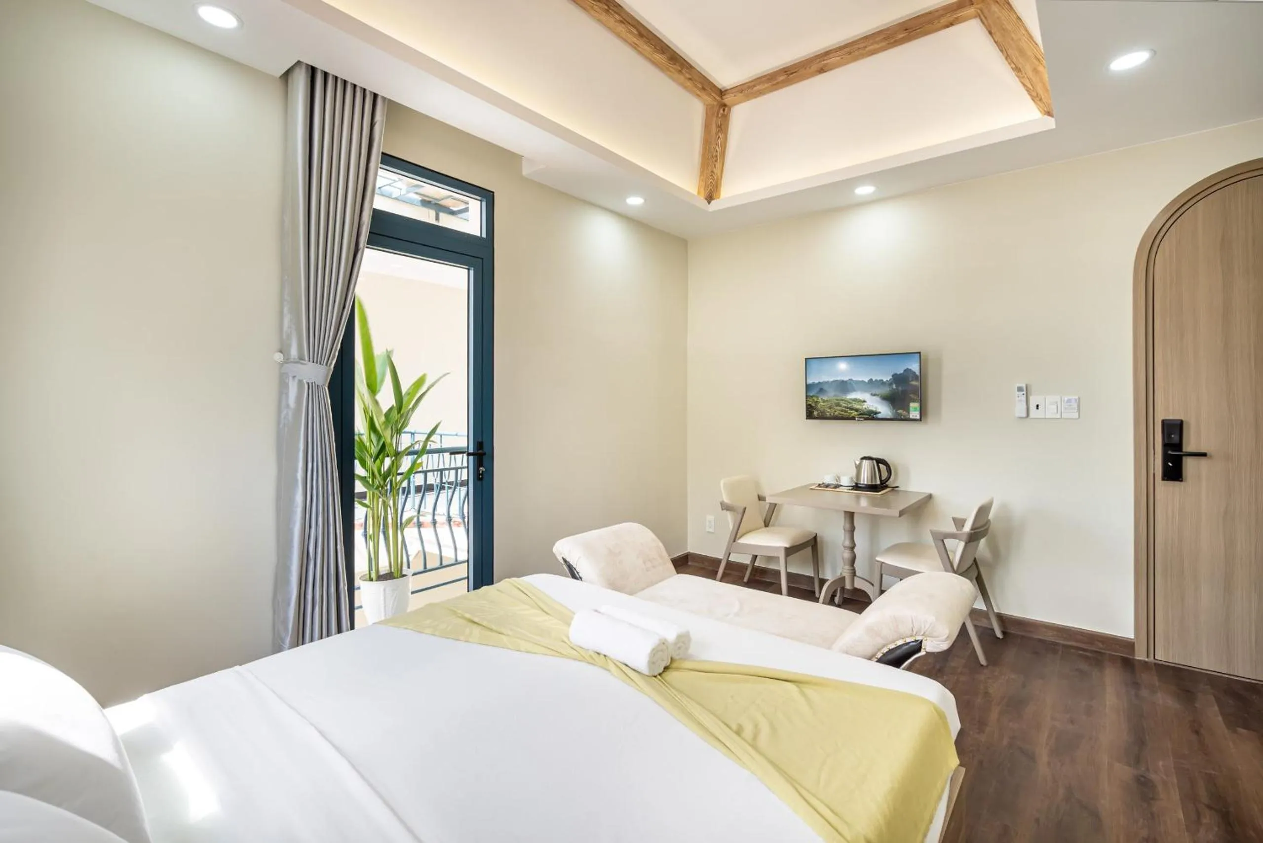 Bed in Jan Villa SaiGon Oasis