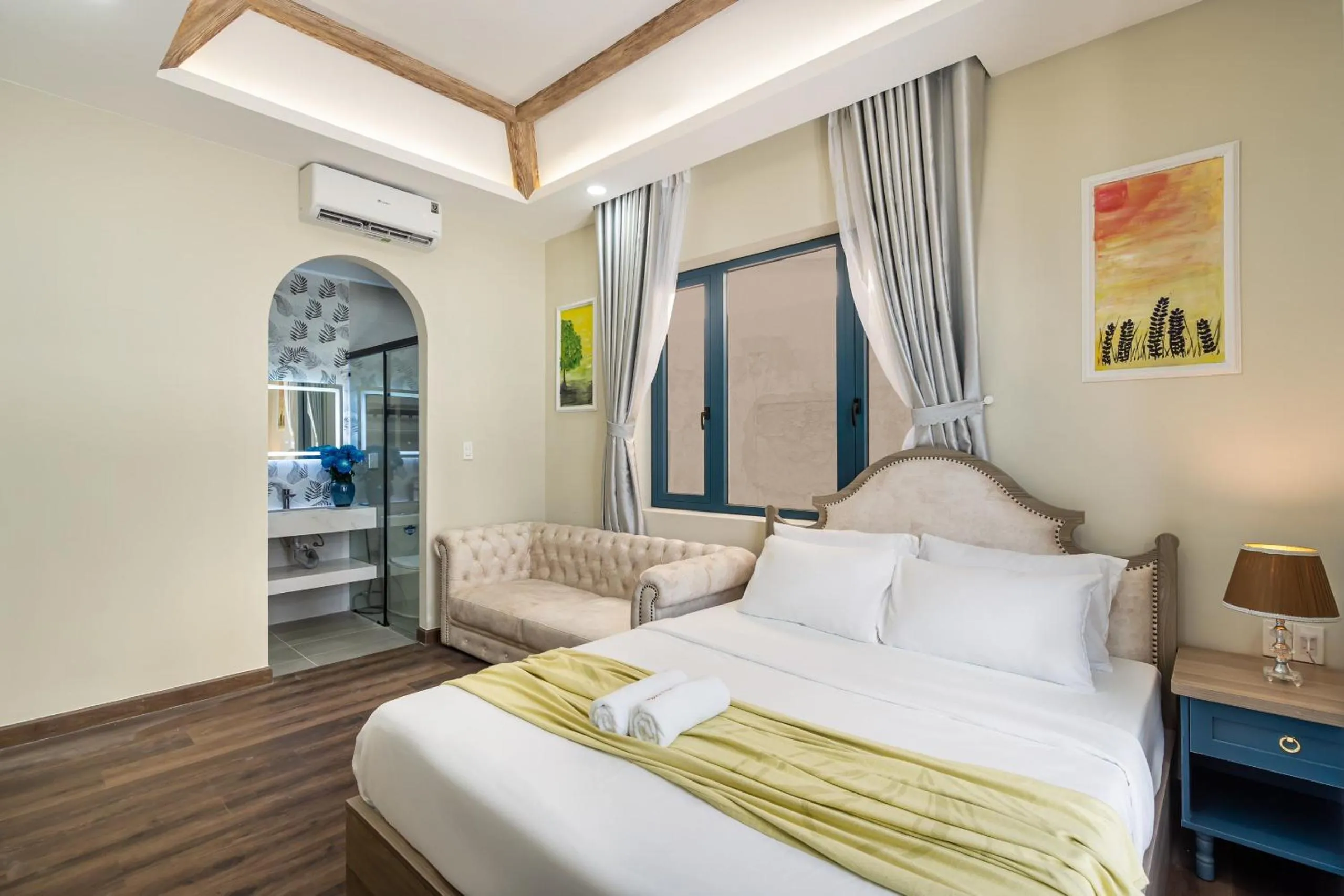 Photo of the whole room, Bed in Jan Villa SaiGon Oasis