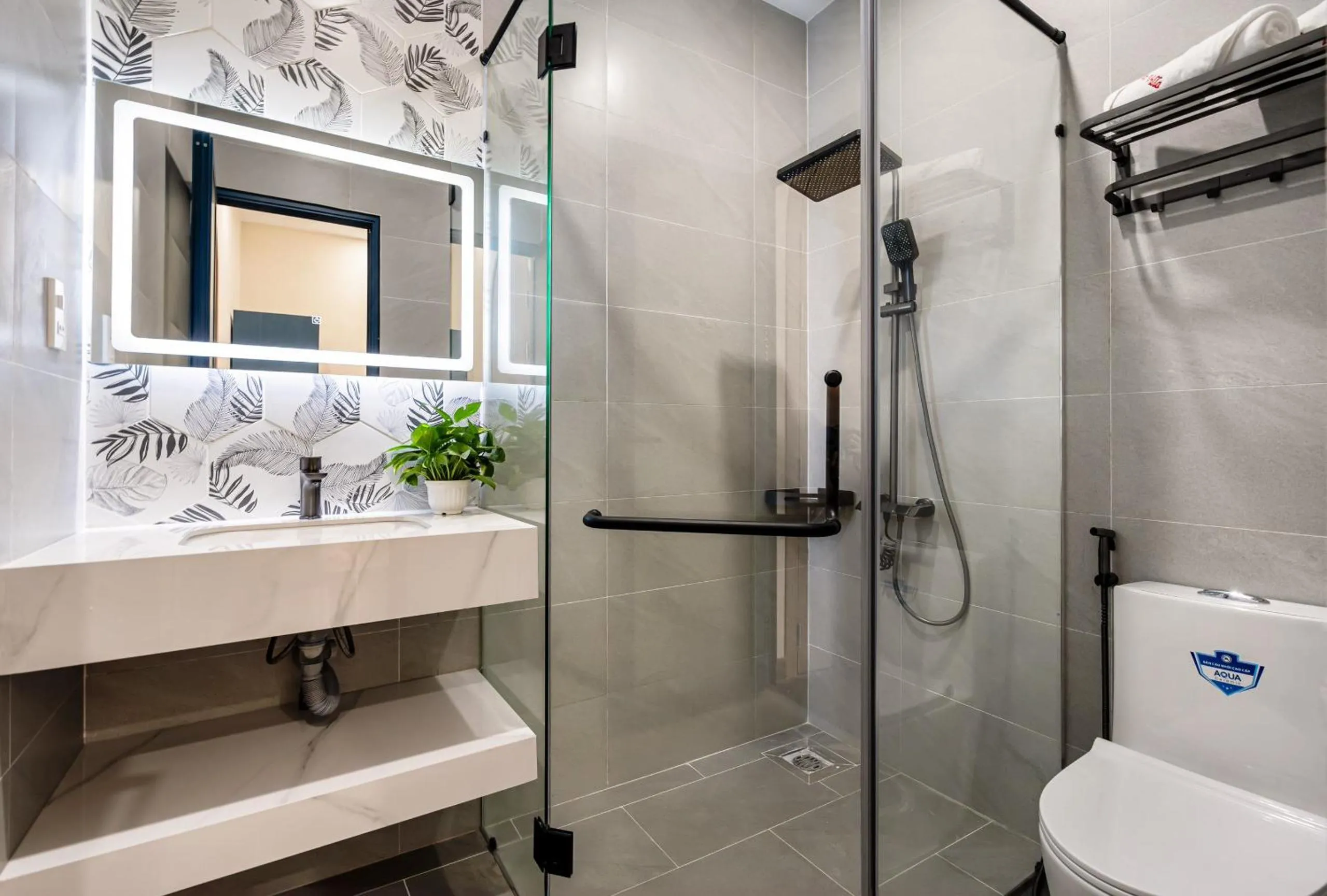 Shower in Jan Villa SaiGon Oasis