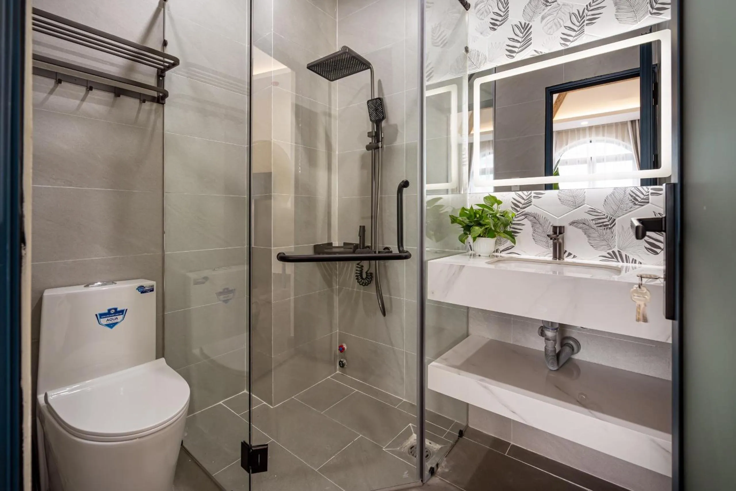 Shower in Jan Villa SaiGon Oasis
