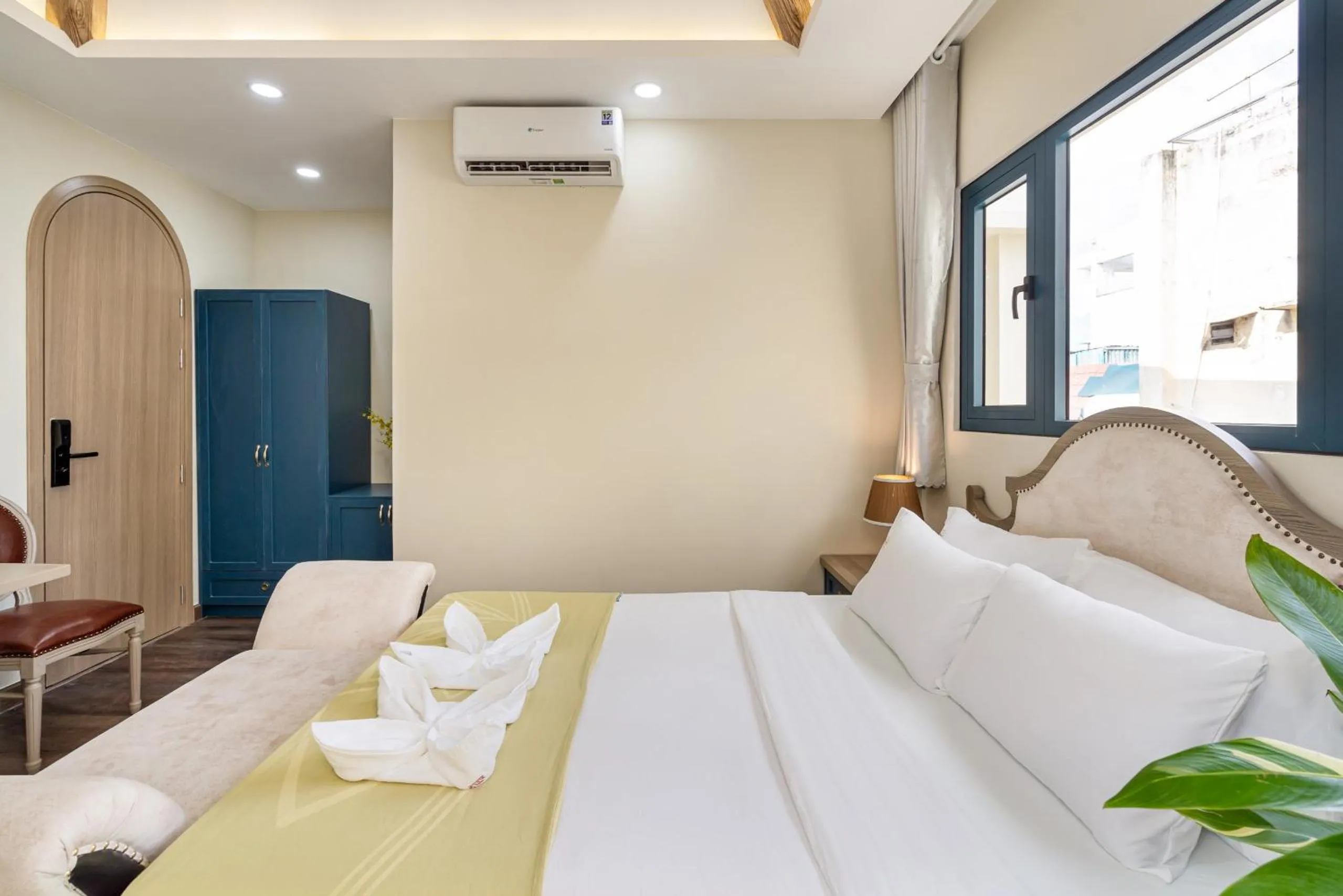 Bedroom, Bed in Jan Villa SaiGon Oasis