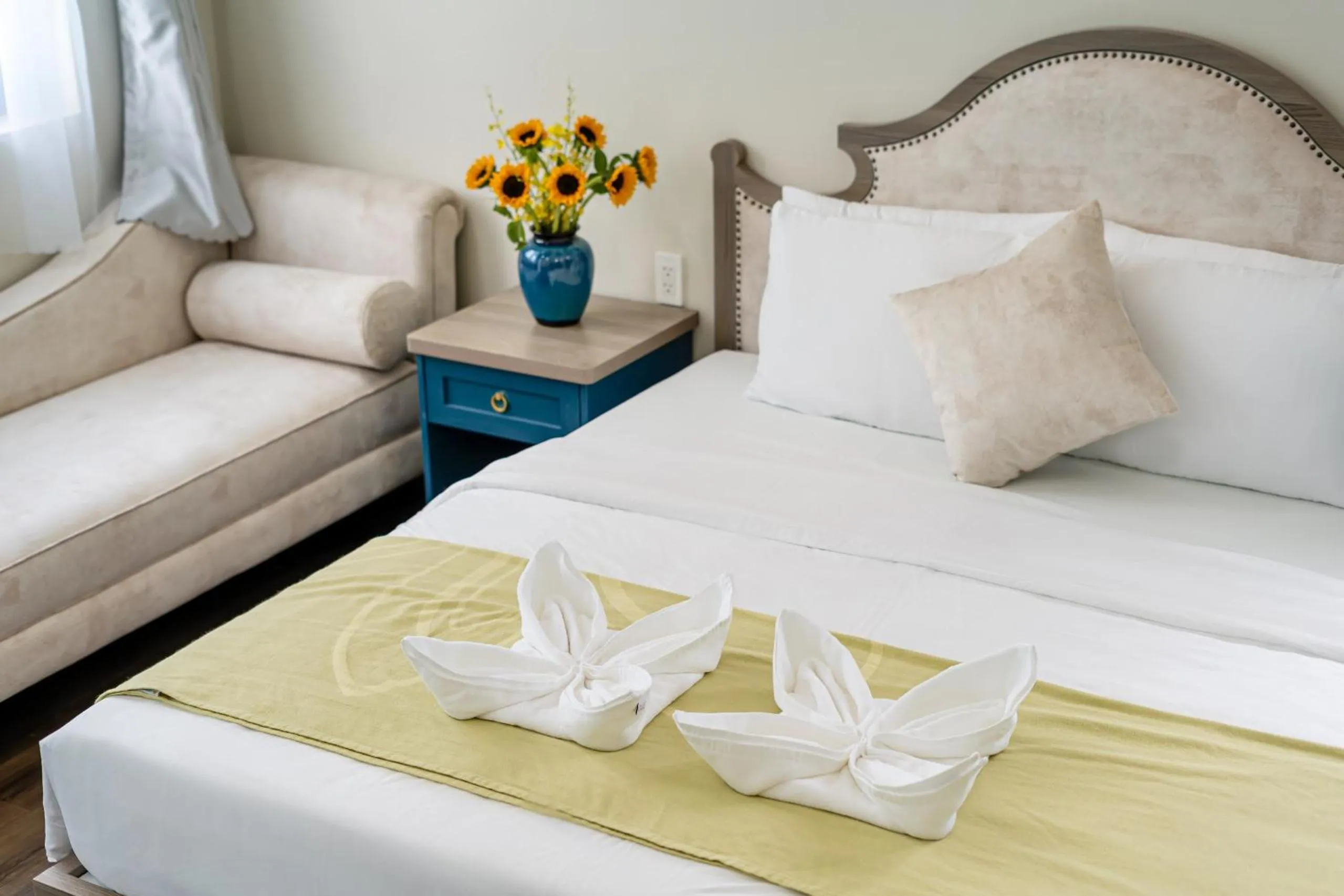 Bed in Jan Villa SaiGon Oasis