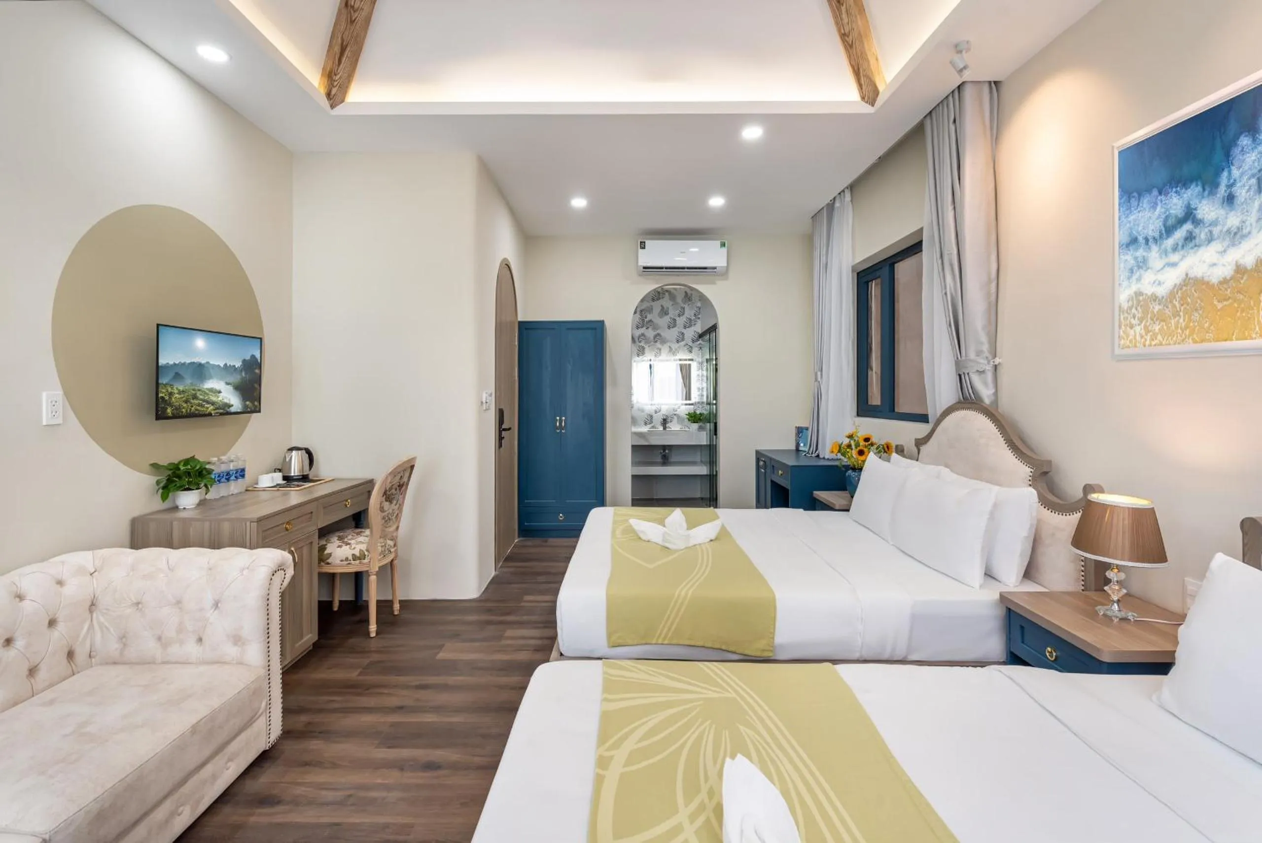 Photo of the whole room, Bed in Jan Villa SaiGon Oasis