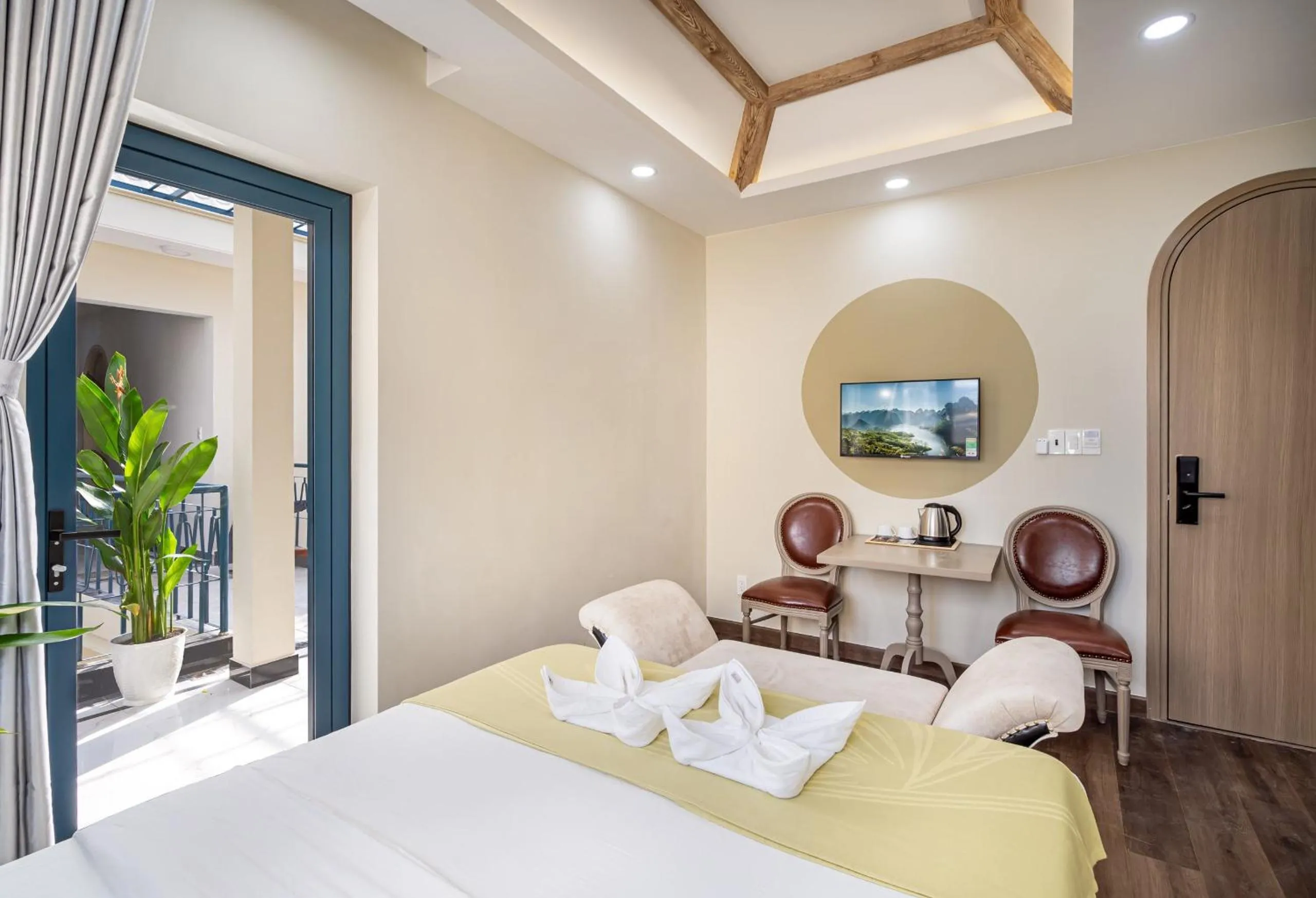 Bed in Jan Villa SaiGon Oasis