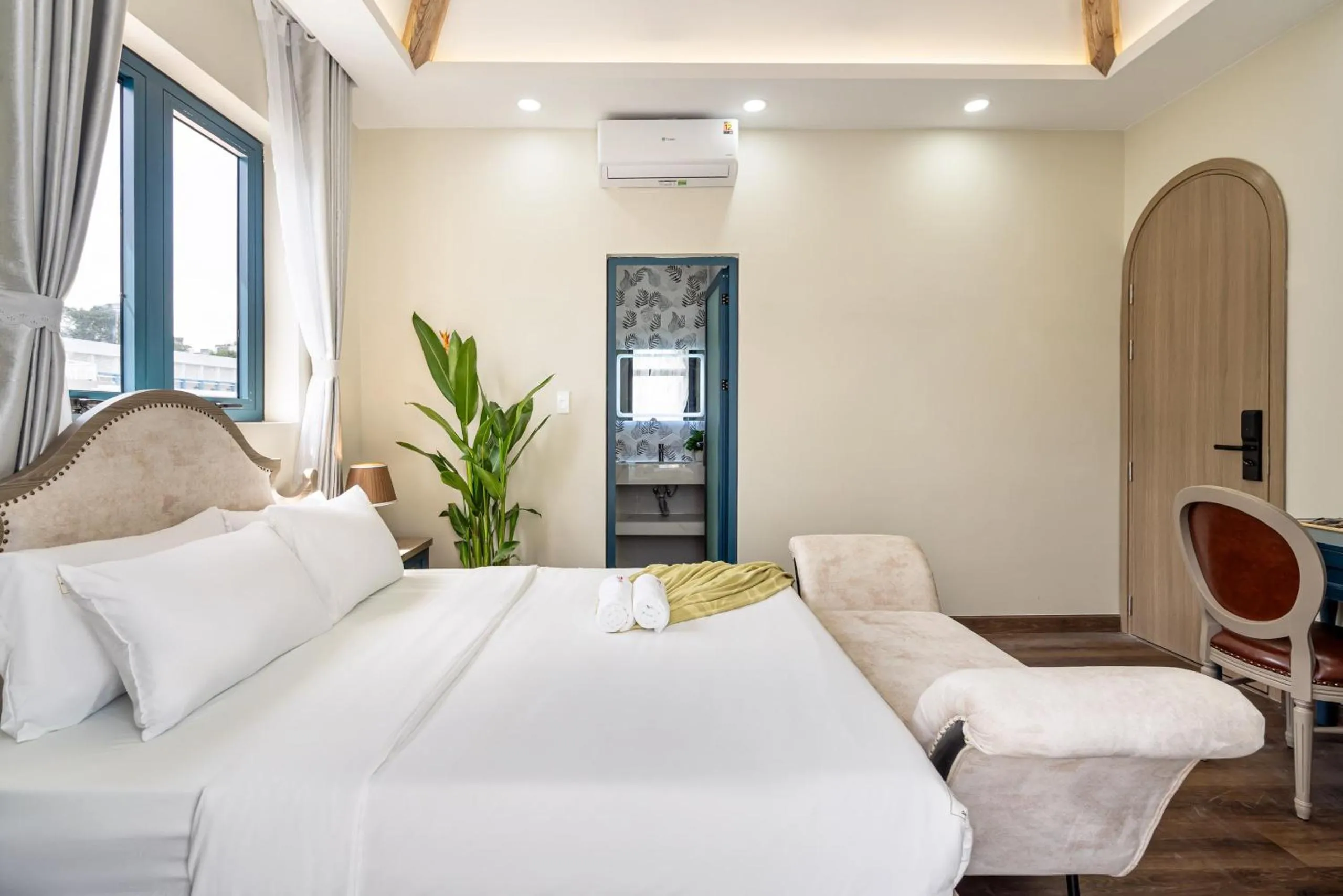 Bed in Jan Villa SaiGon Oasis