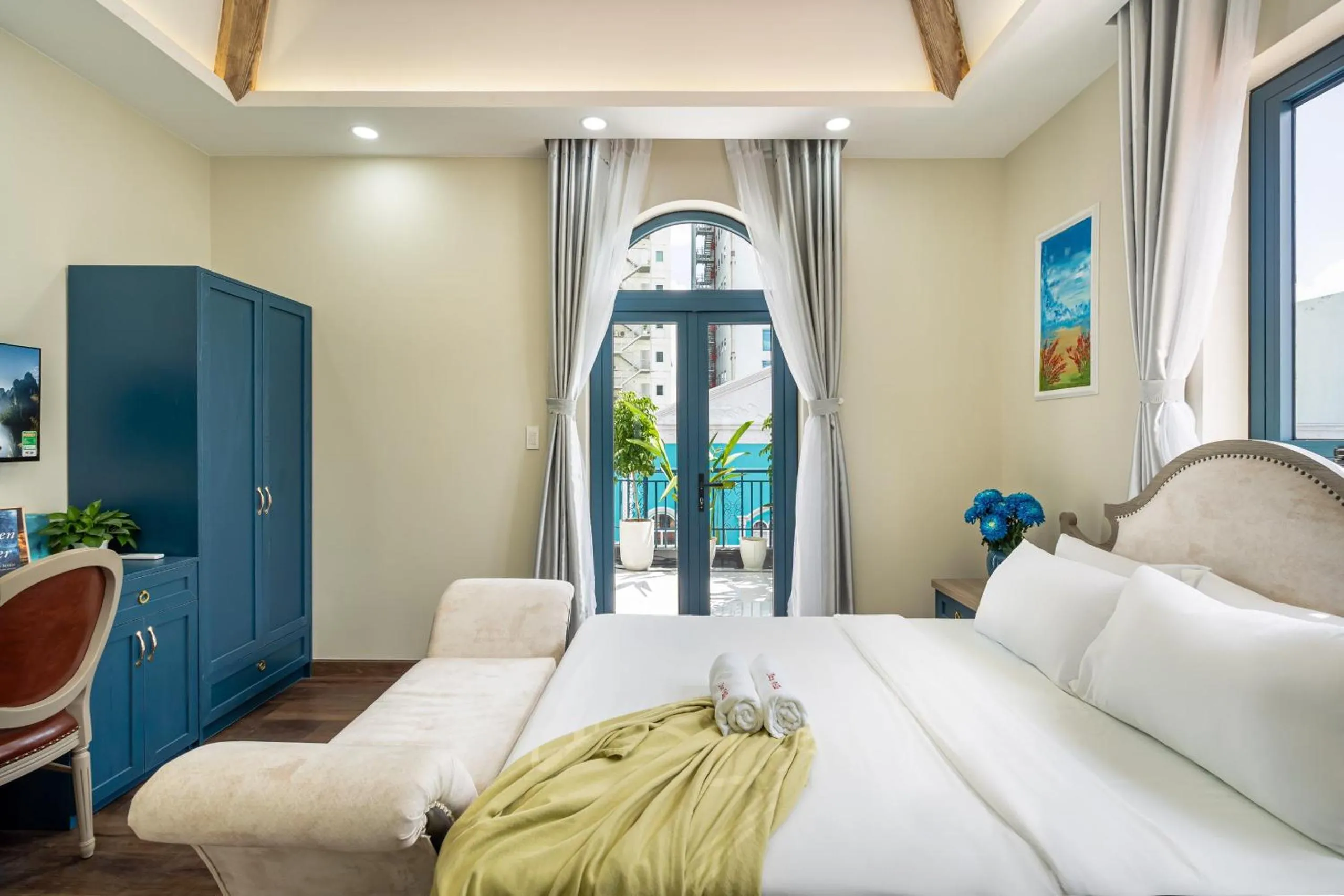 Photo of the whole room, Bed in Jan Villa SaiGon Oasis