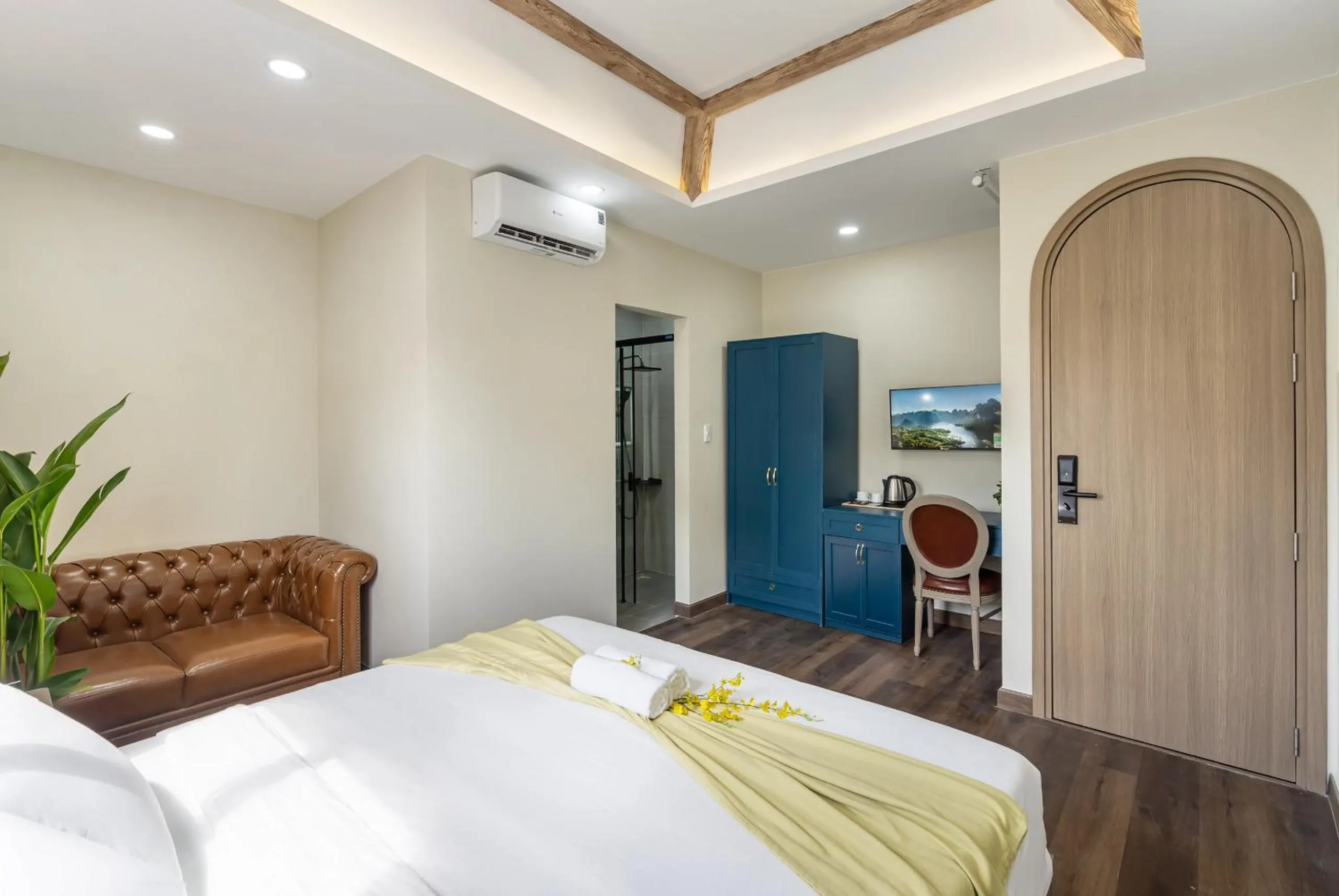 Bed in Jan Villa SaiGon Oasis