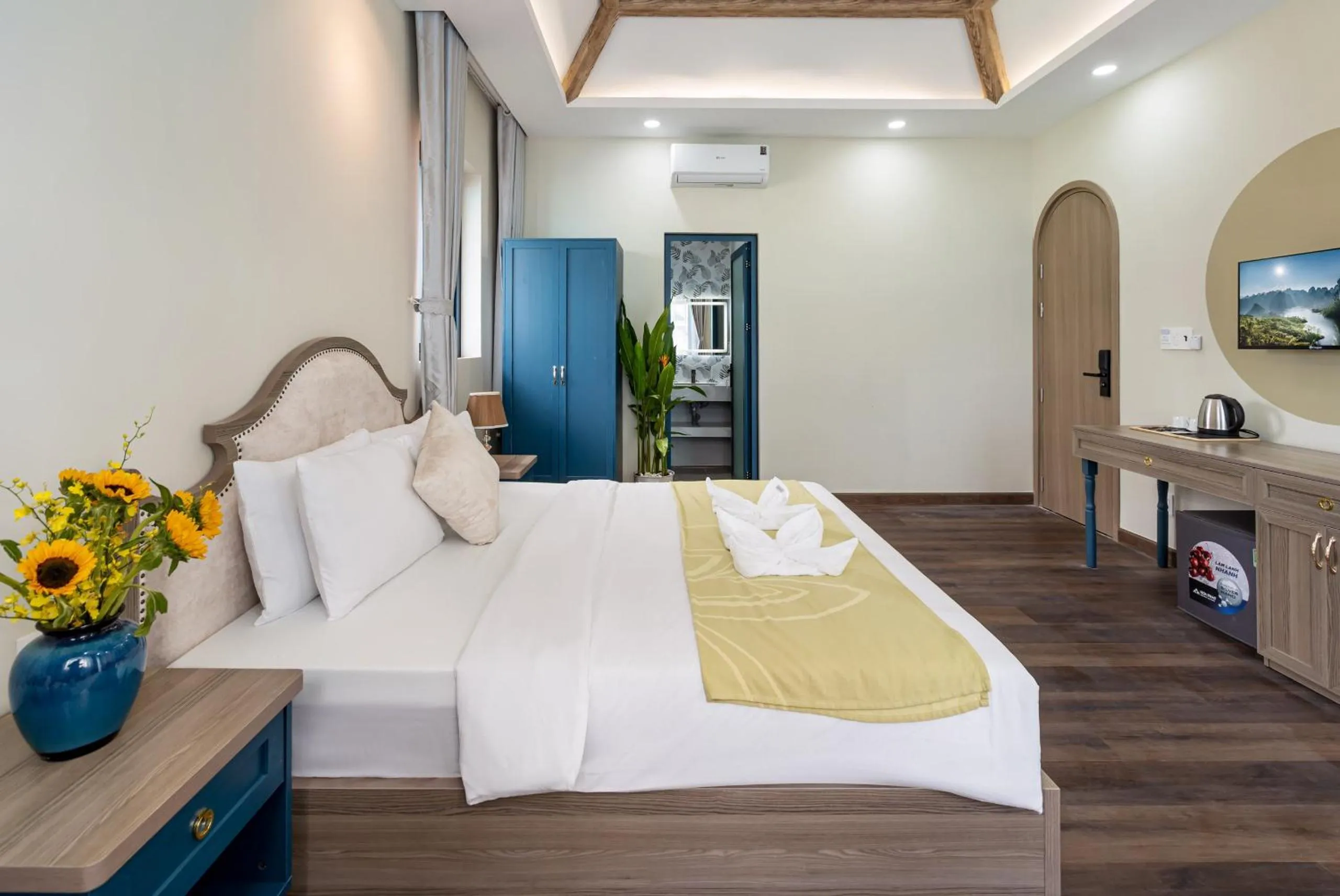 Bed in Jan Villa SaiGon Oasis