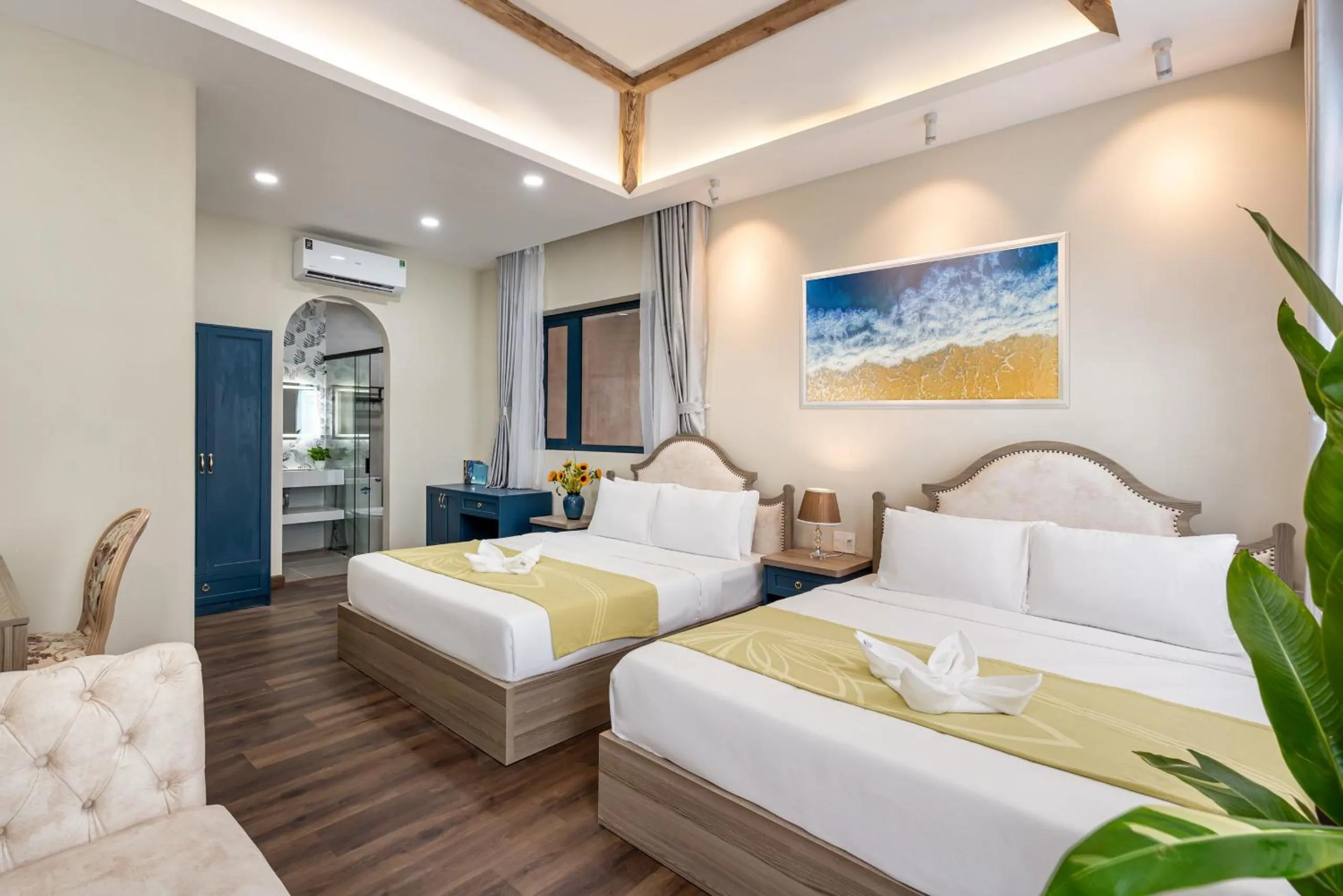 Photo of the whole room, Bed in Jan Villa SaiGon Oasis