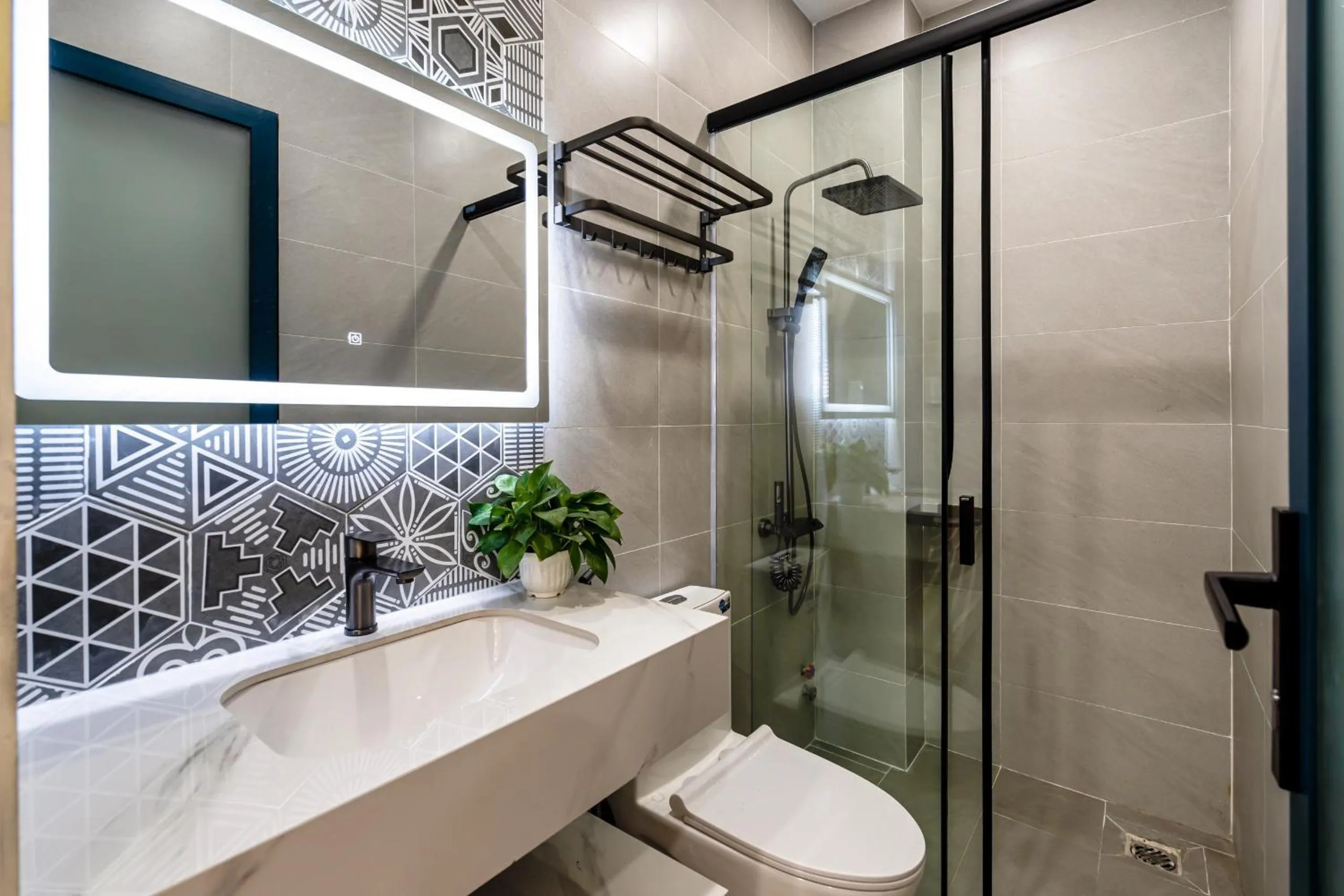 Shower in Jan Villa SaiGon Oasis