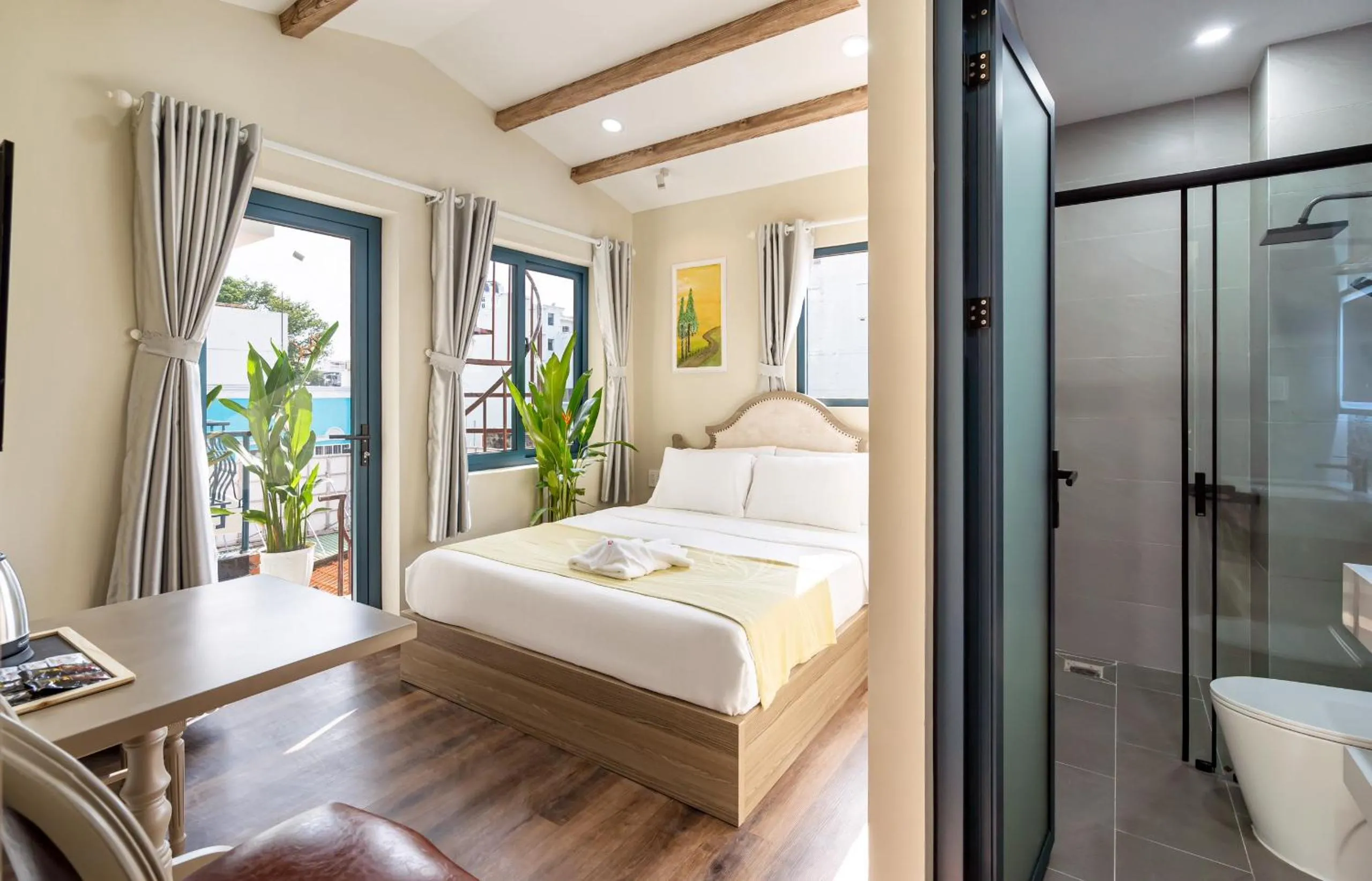 Shower, Bed in Jan Villa SaiGon Oasis