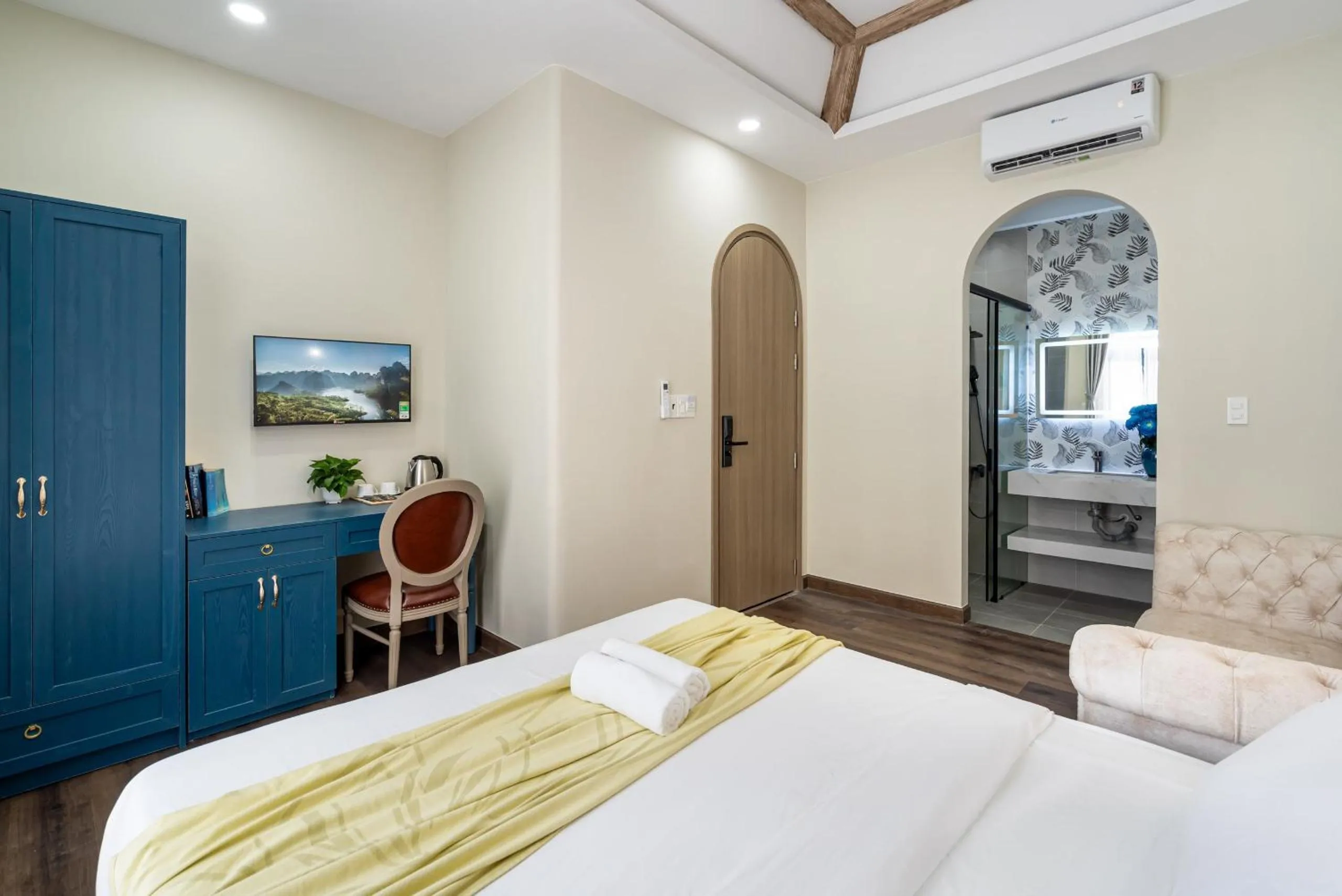 Bed in Jan Villa SaiGon Oasis