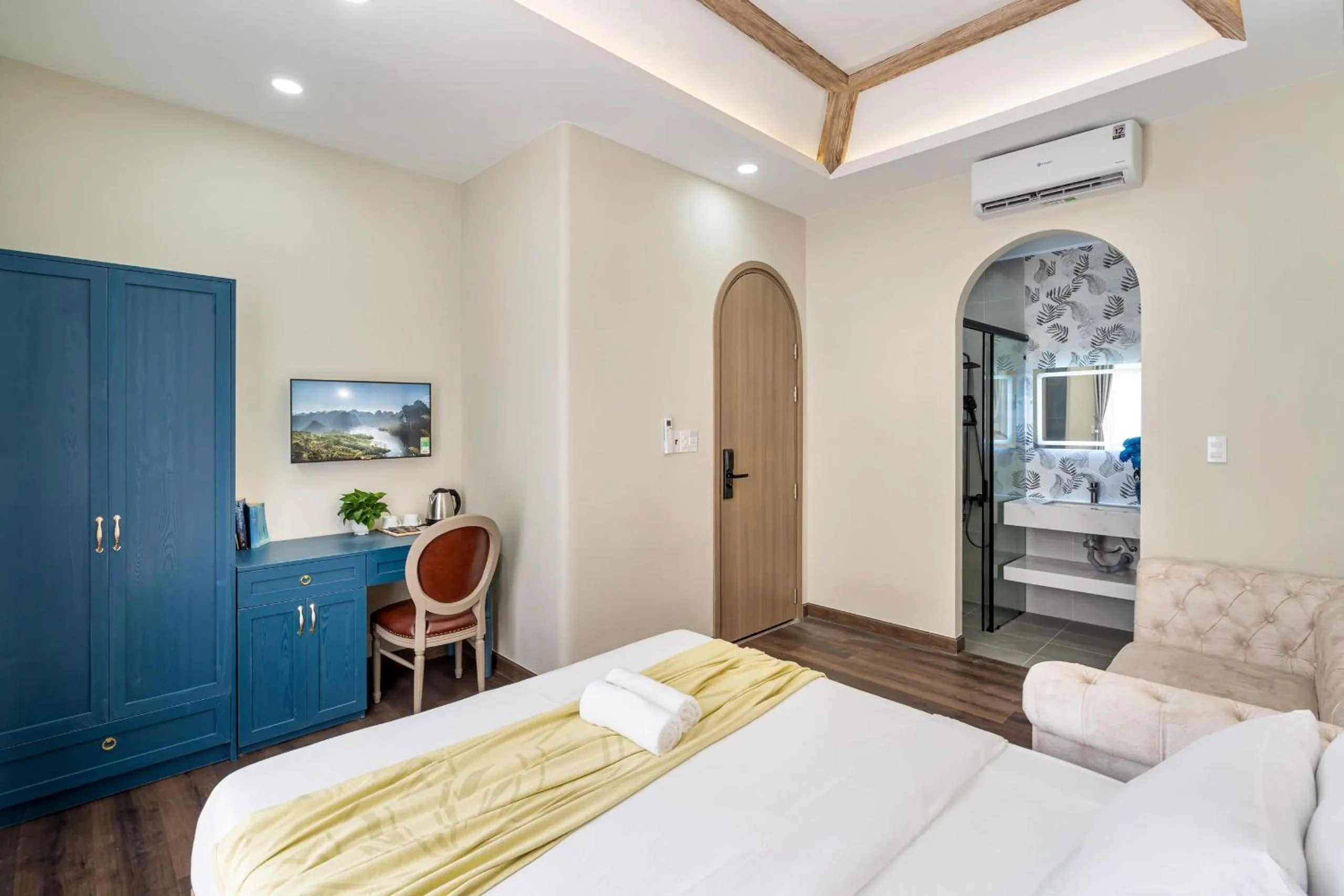 Bed in Jan Villa SaiGon Oasis