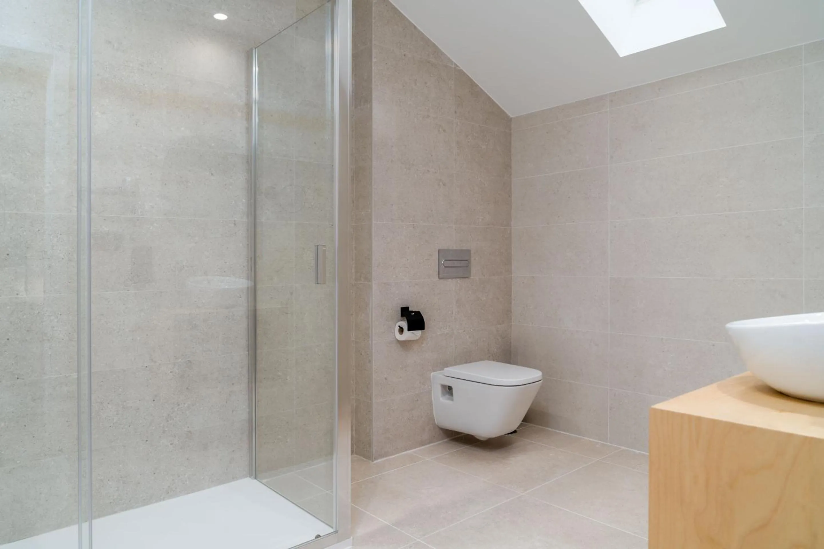 Shower in Limehome Santiago de Compostela