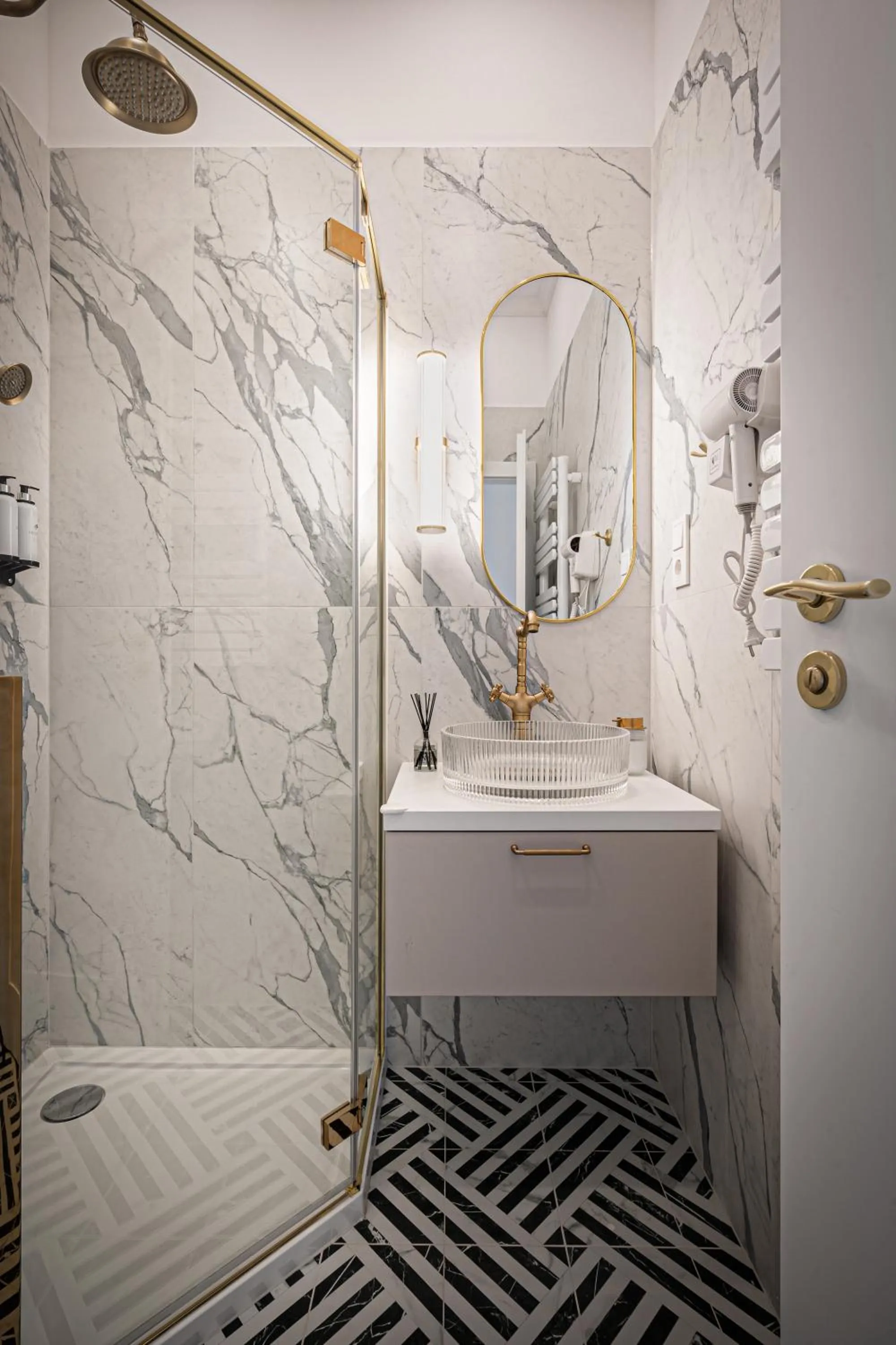 Toilet in Timeless Boutique Suites by BQA