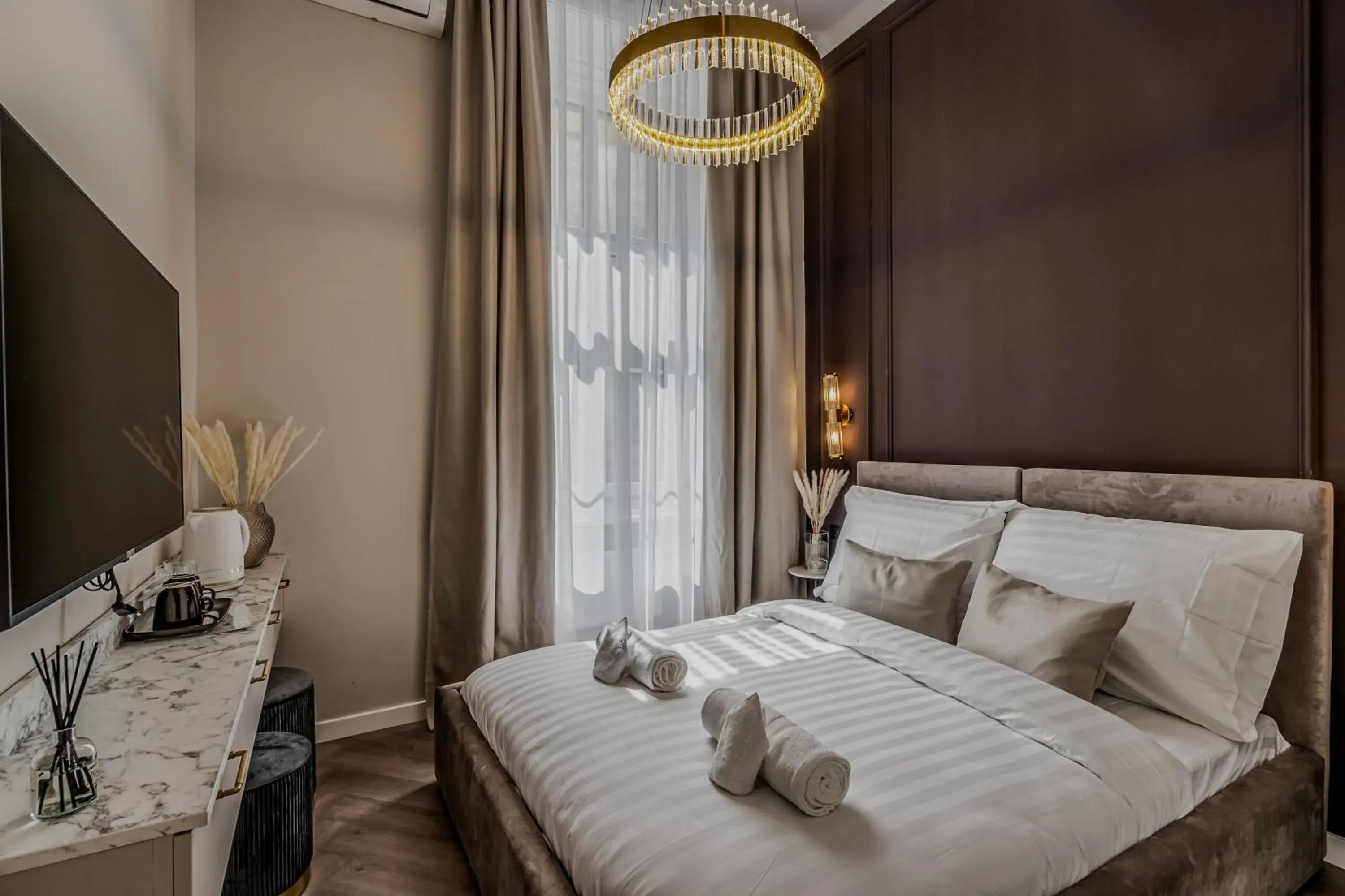 Superior Queen Room in Timeless Boutique Suites by BQA Superior Queen Room in Timeless Boutique Suites by BQA