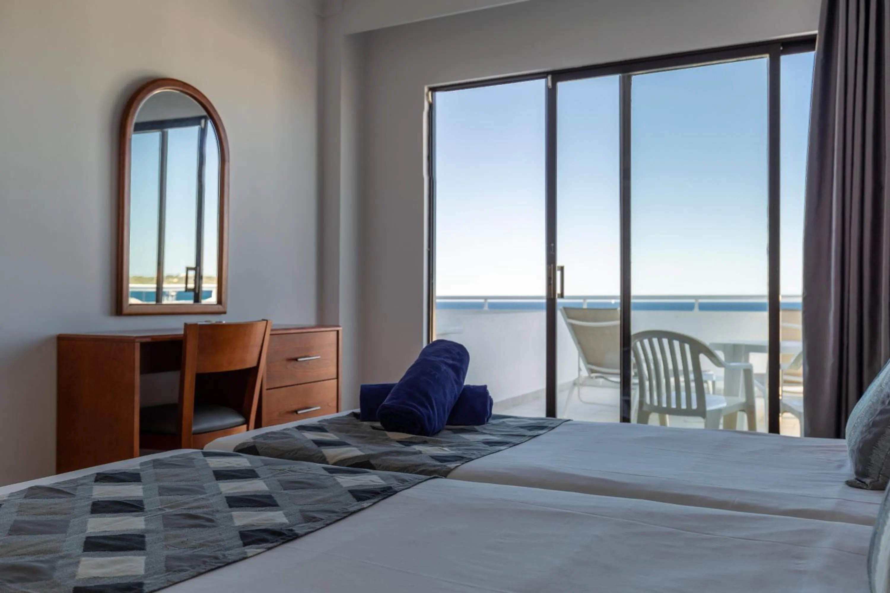 Photo of the whole room, Bed in R2 Veronica