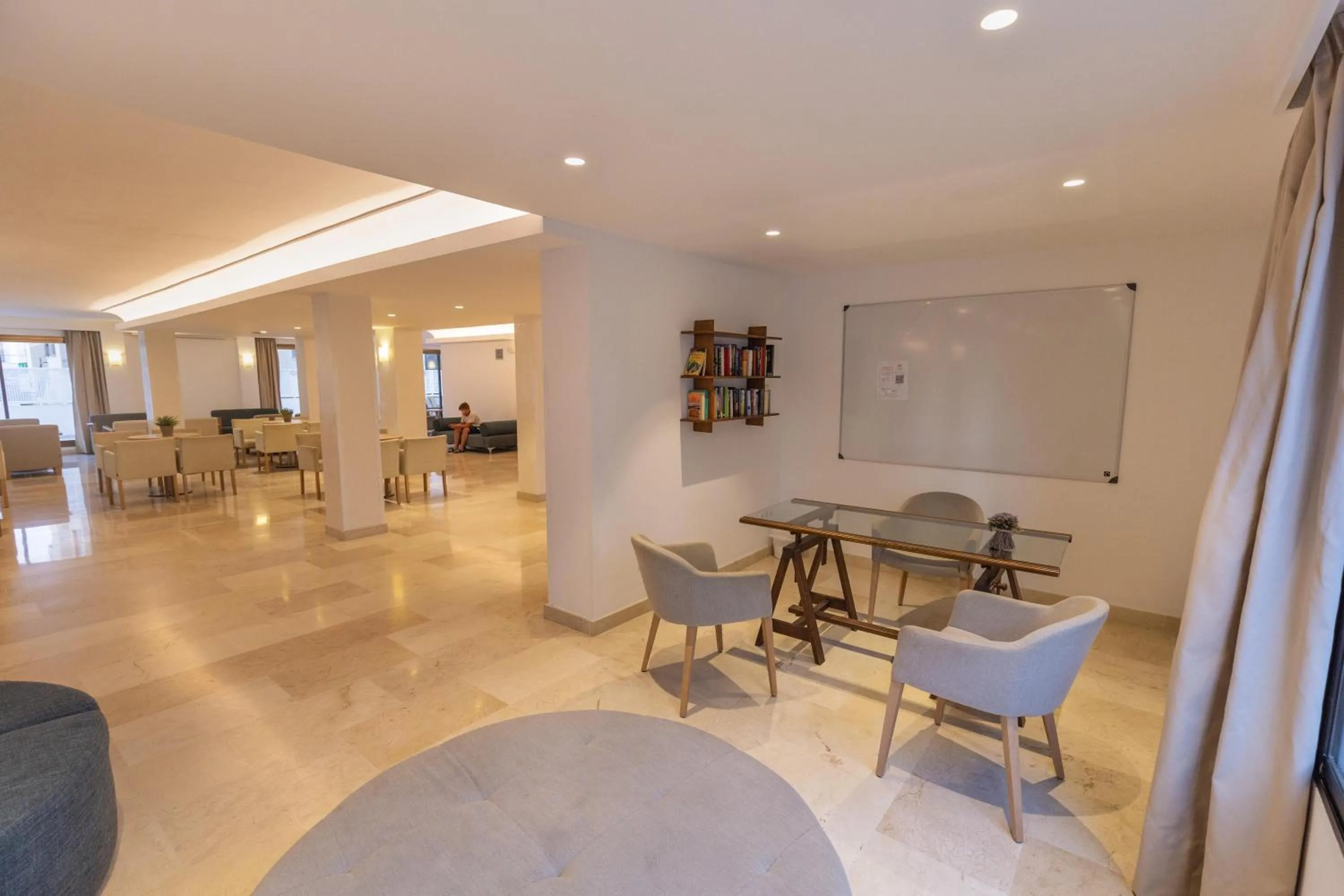 Lobby or reception in R2 Veronica