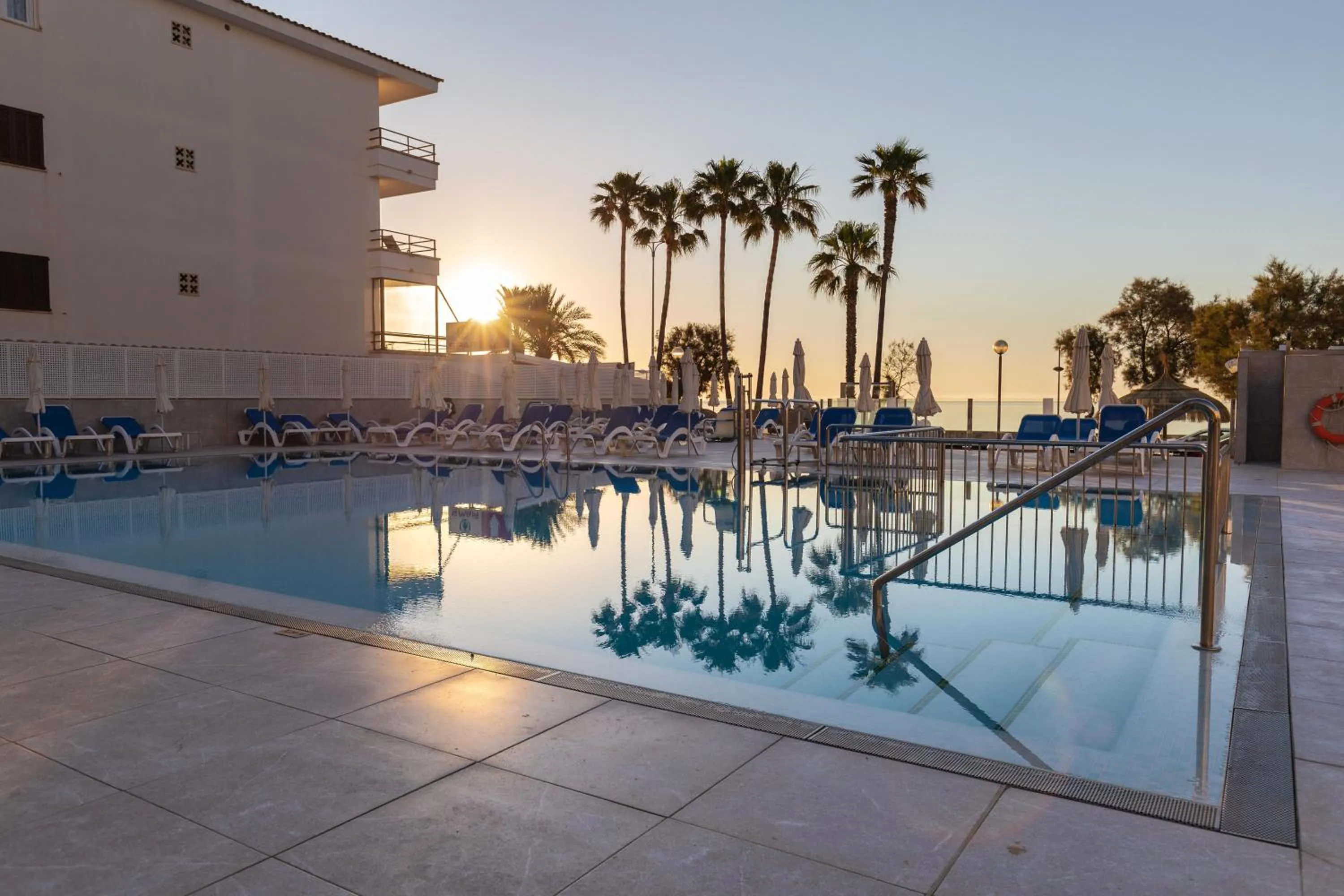 Swimming pool in R2 Veronica