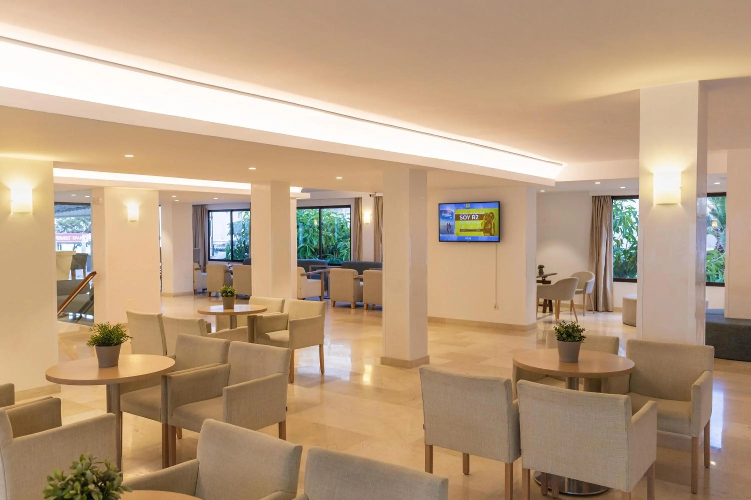 Lobby or reception in R2 Veronica