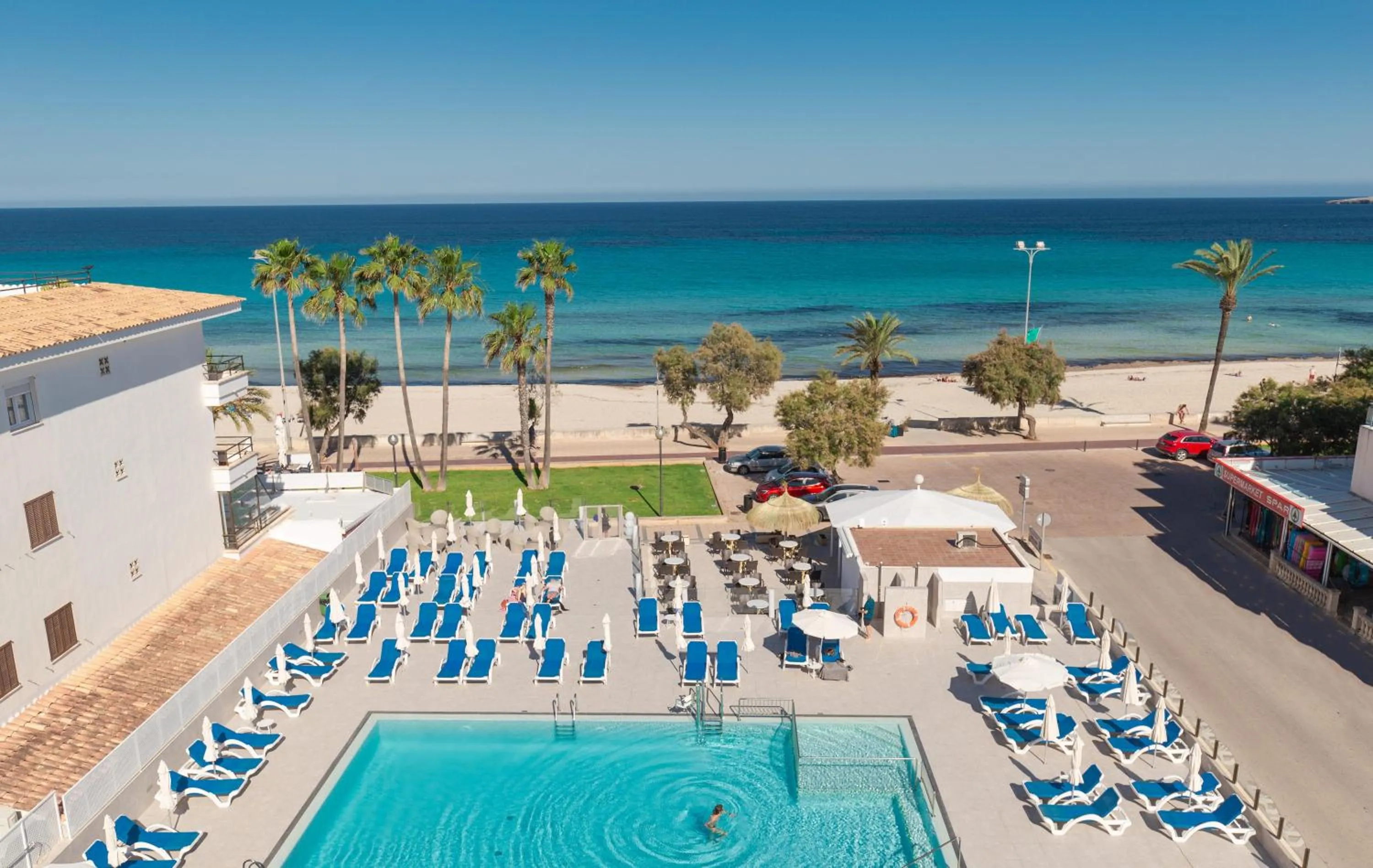 Swimming pool in R2 Veronica