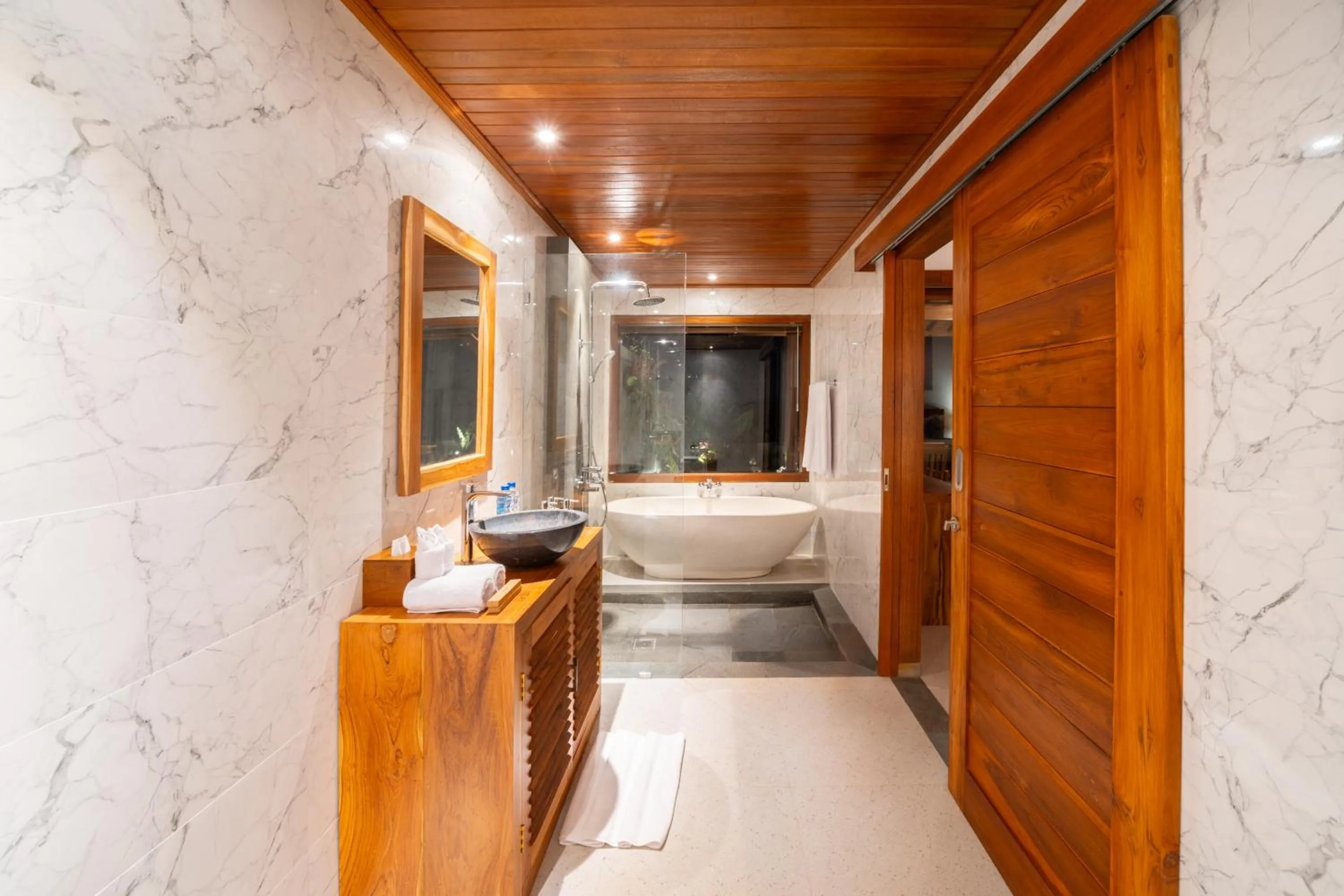 Bathroom, Bed in Kaki Uma Villa