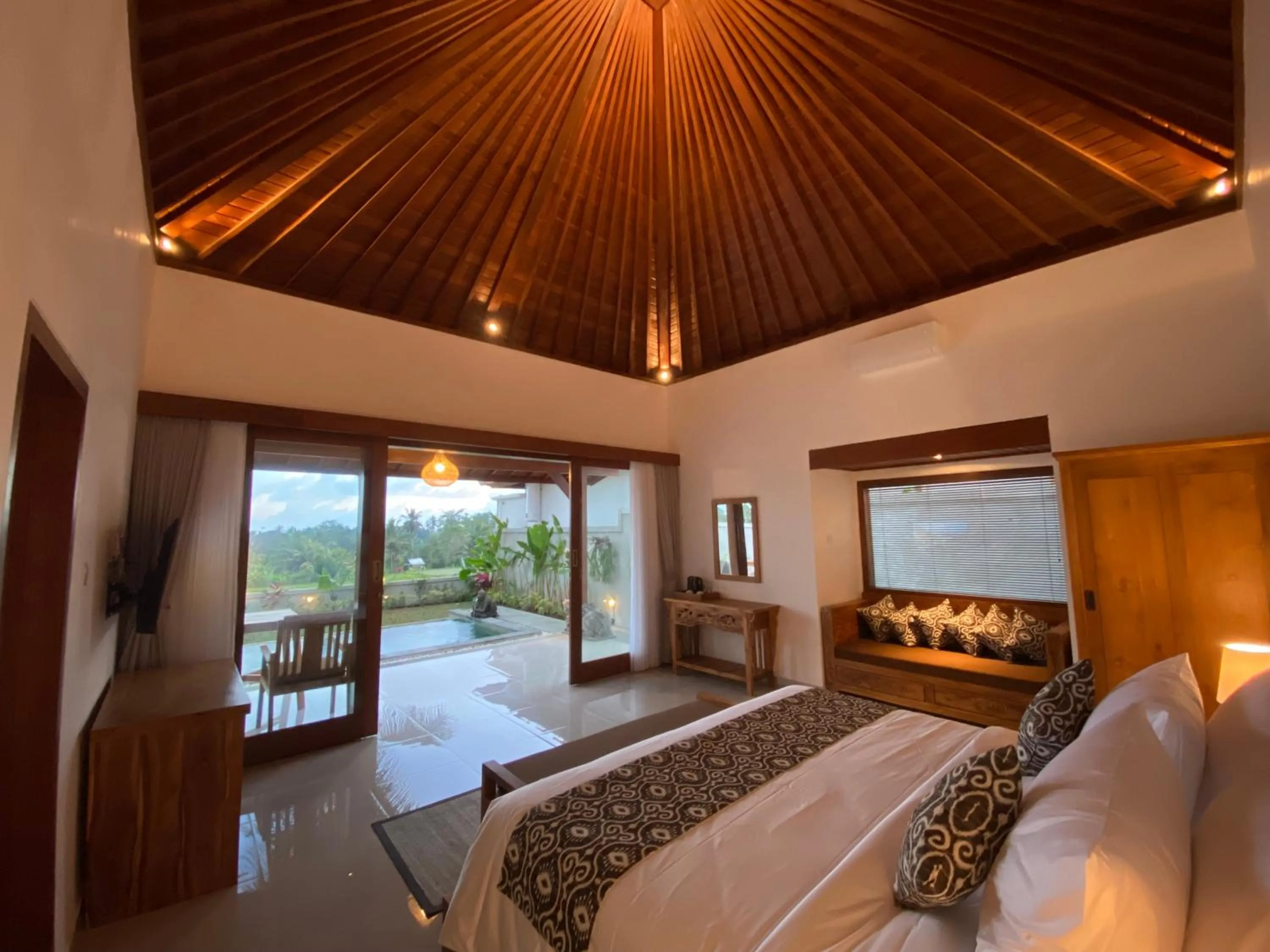 Garden view, Bed in Kaki Uma Villa