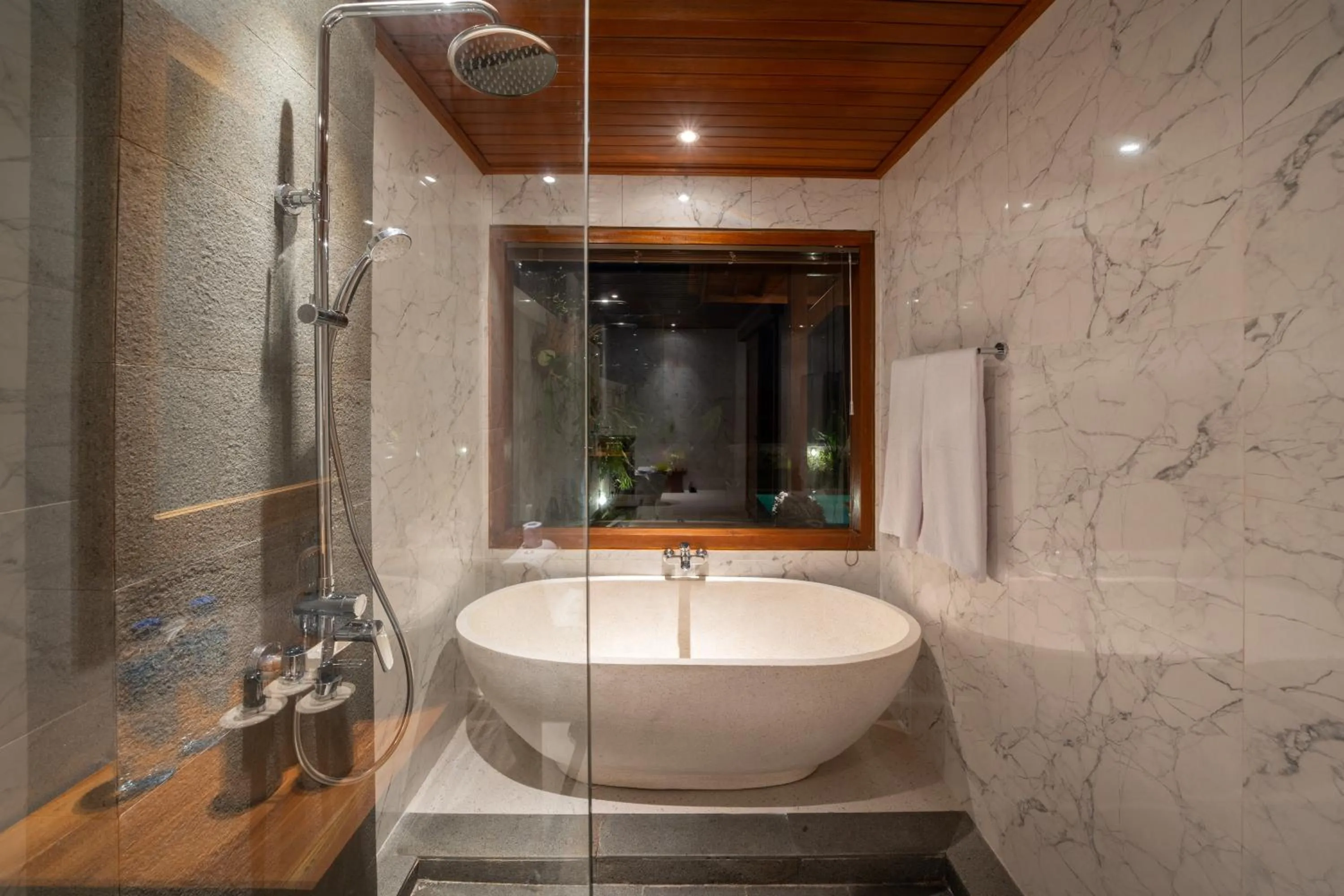 Shower in Kaki Uma Villa