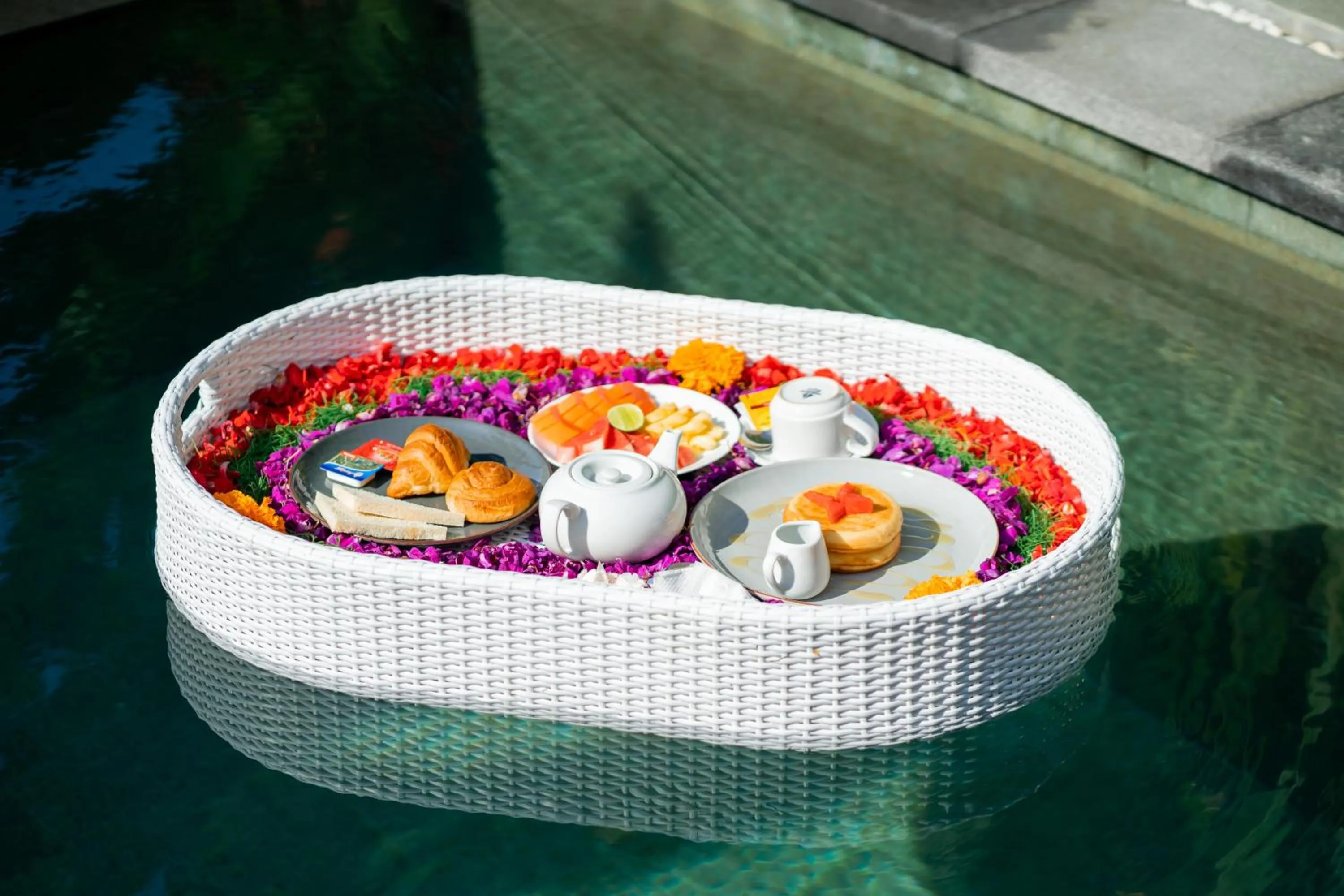 Food and drinks in Kaki Uma Villa