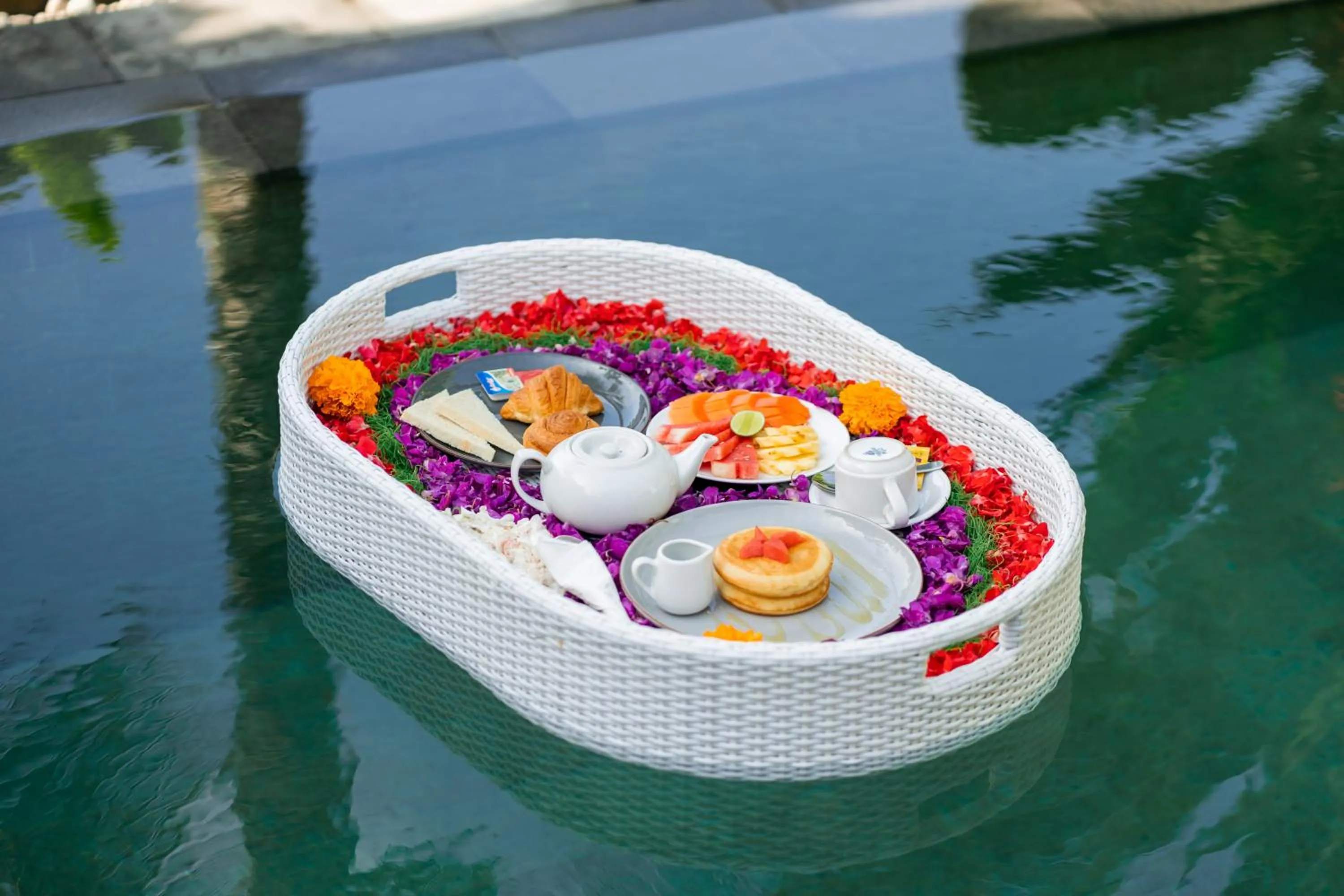 Food and drinks in Kaki Uma Villa