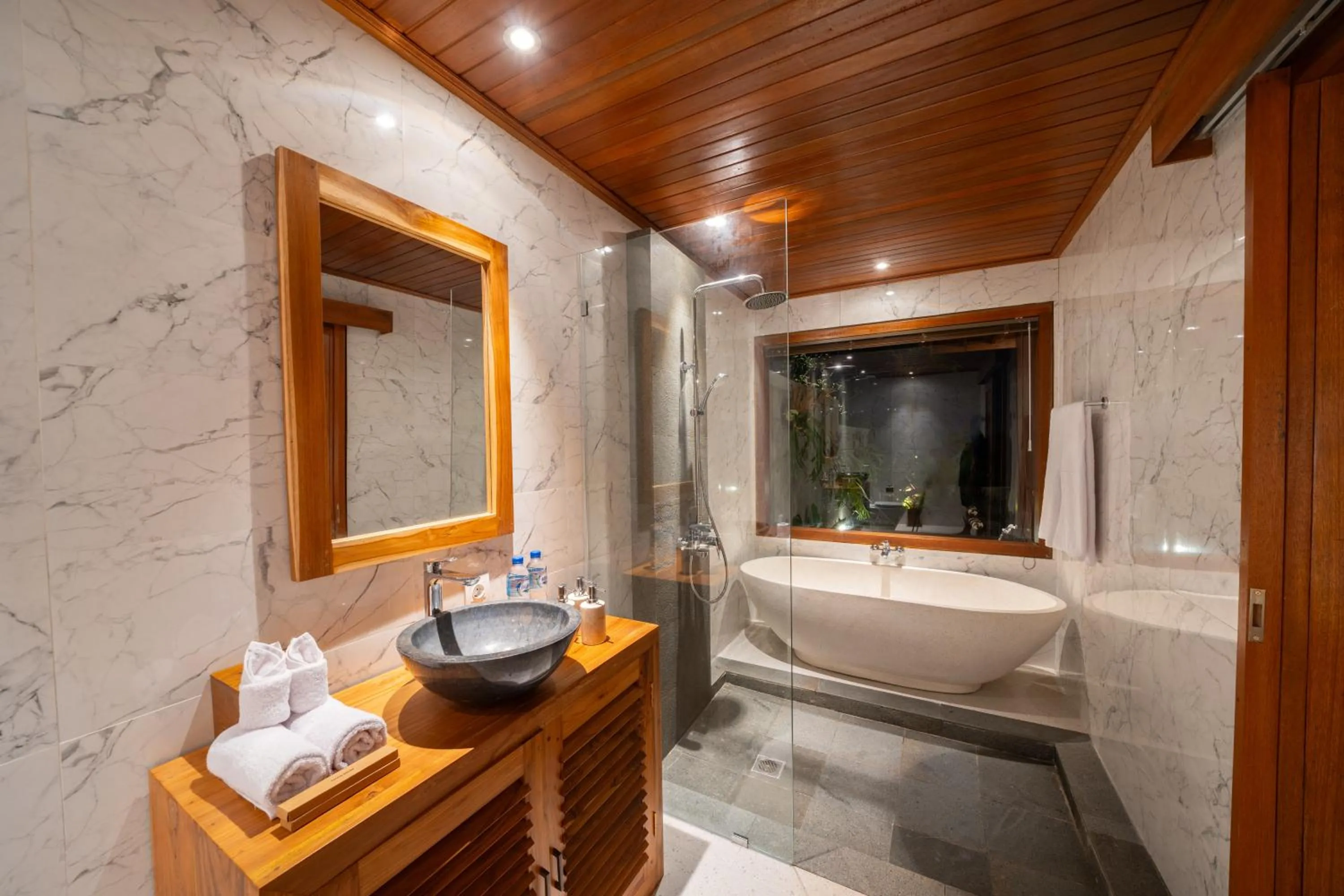 Hot Tub in Kaki Uma Villa