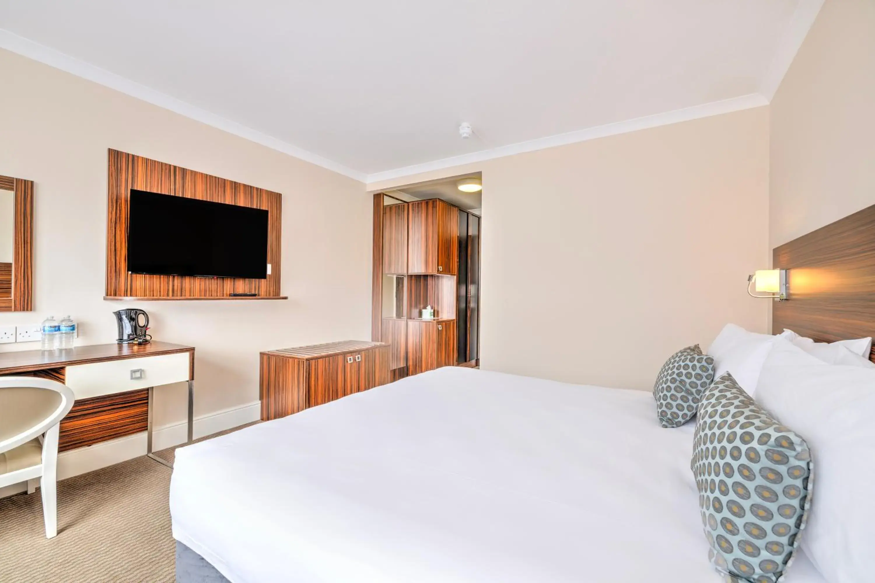 Bedroom, Bed in Palms Hotel & Retreat By Palette London Romford Bedroom, Bed in Palms Hotel & Retreat By Palette London Romford