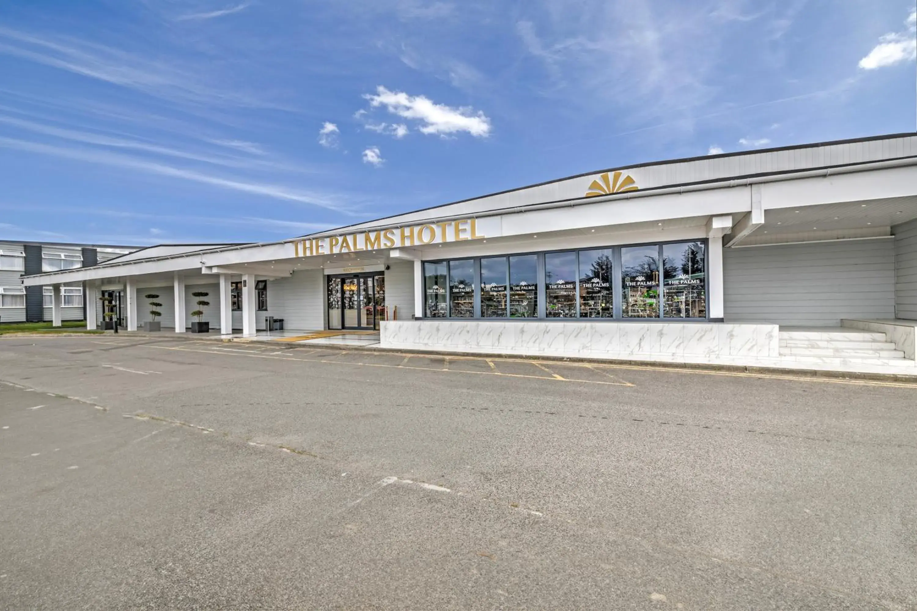 Property building in Palms Hotel & Retreat By Palette London Romford Property building in Palms Hotel & Retreat By Palette London Romford