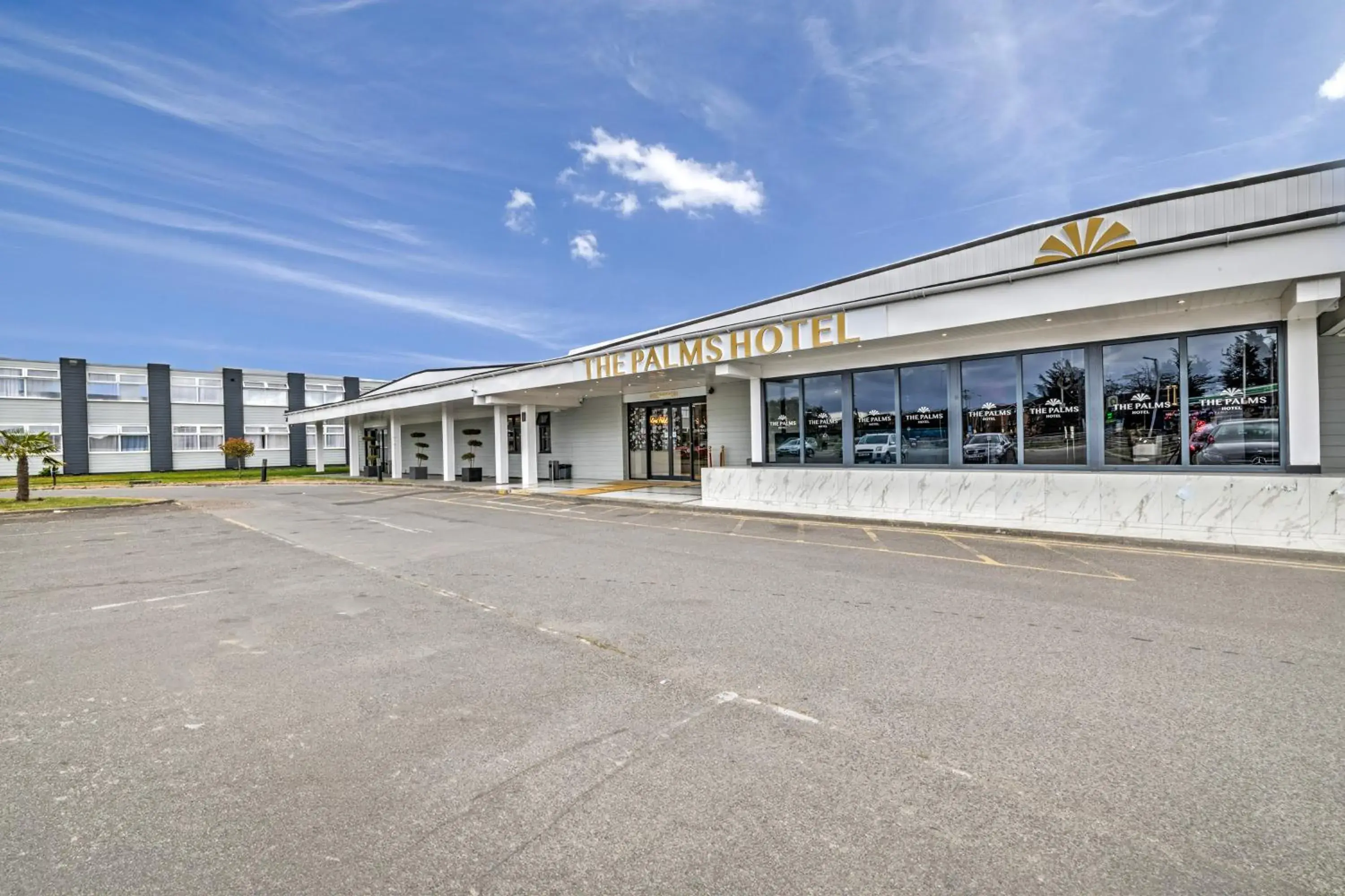 Property building in Palms Hotel & Retreat By Palette London Romford Property building in Palms Hotel & Retreat By Palette London Romford