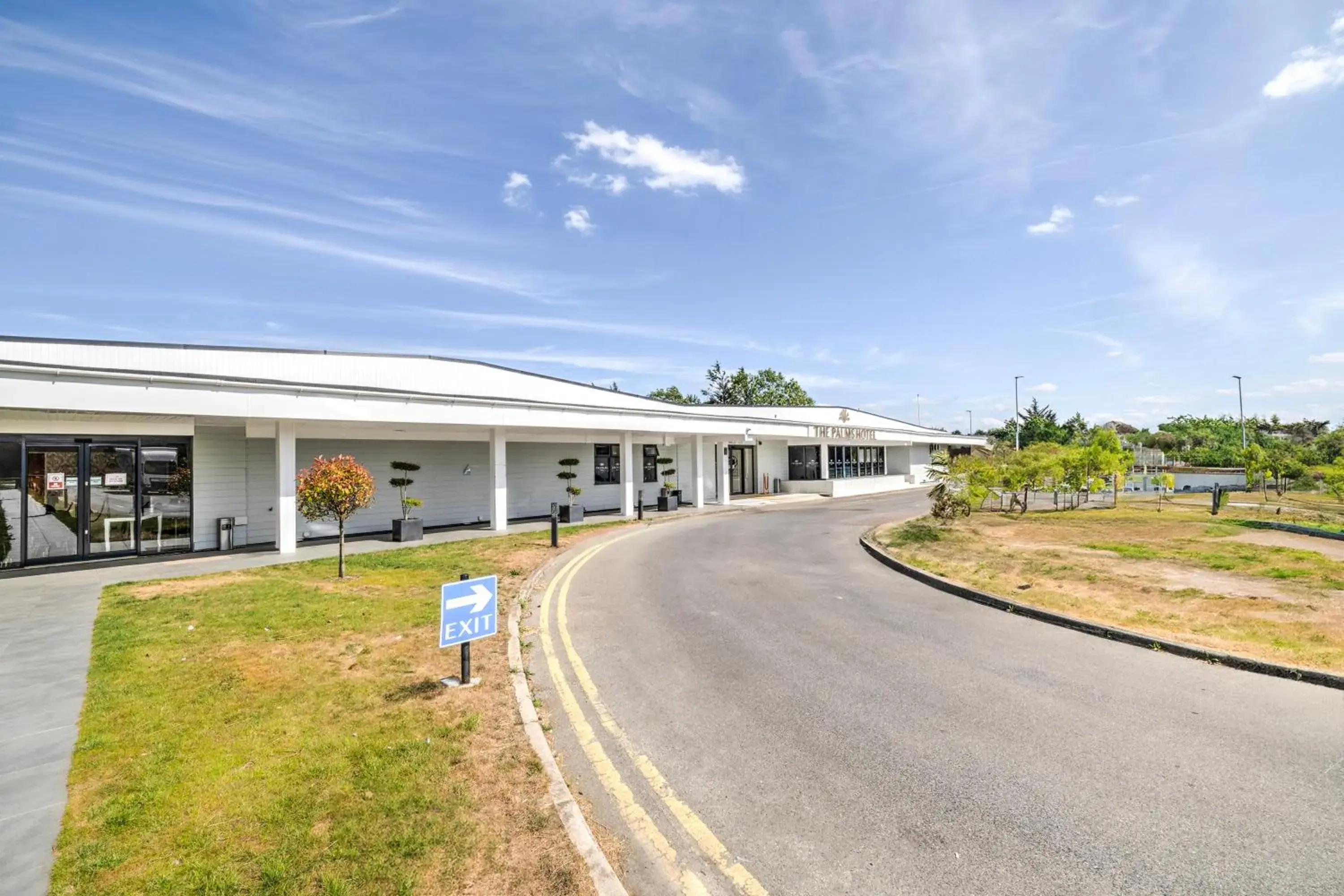 Property building in Palms Hotel & Retreat By Palette London Romford Property building in Palms Hotel & Retreat By Palette London Romford