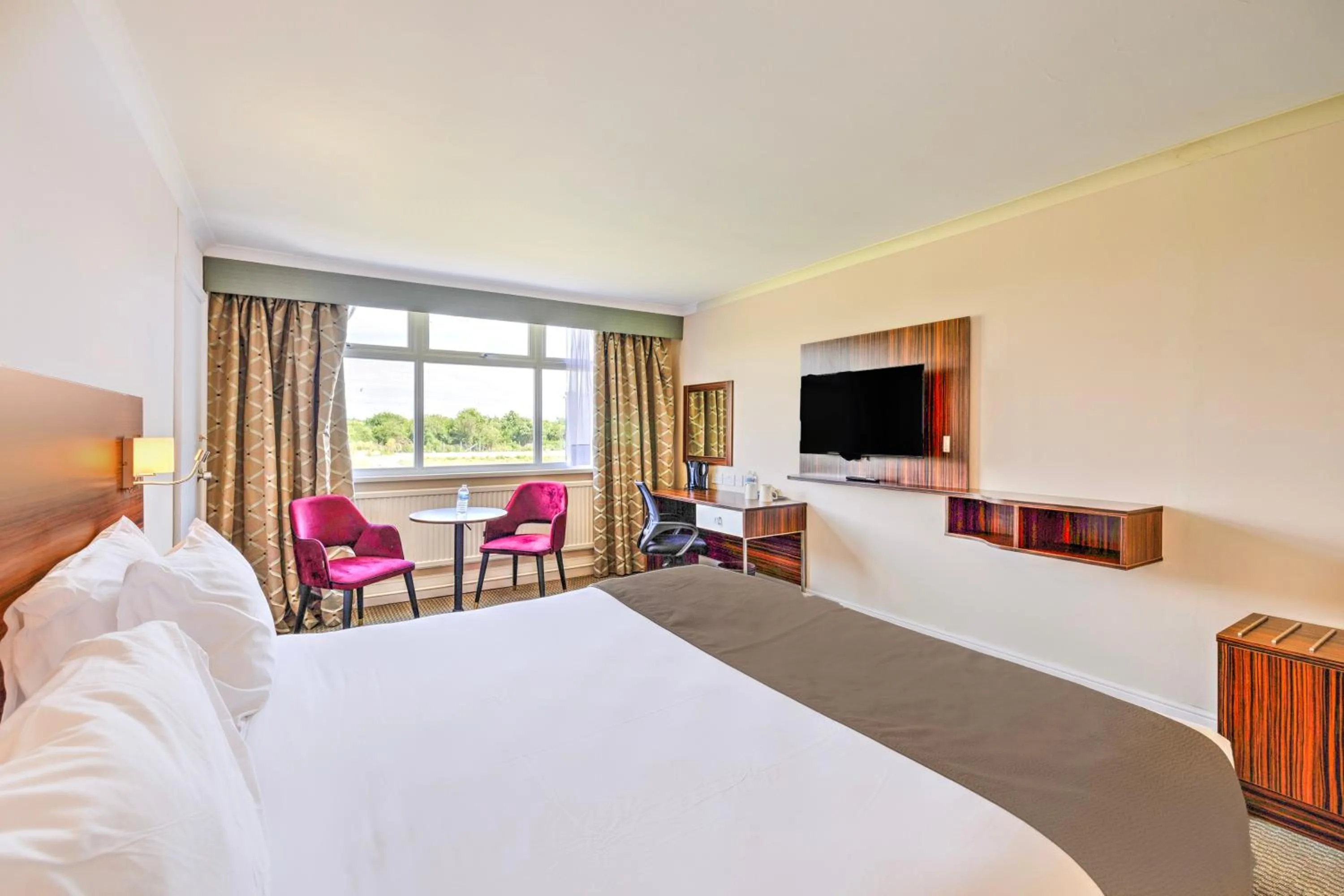 Bedroom, Bed in Palms Hotel & Retreat By Palette London Romford