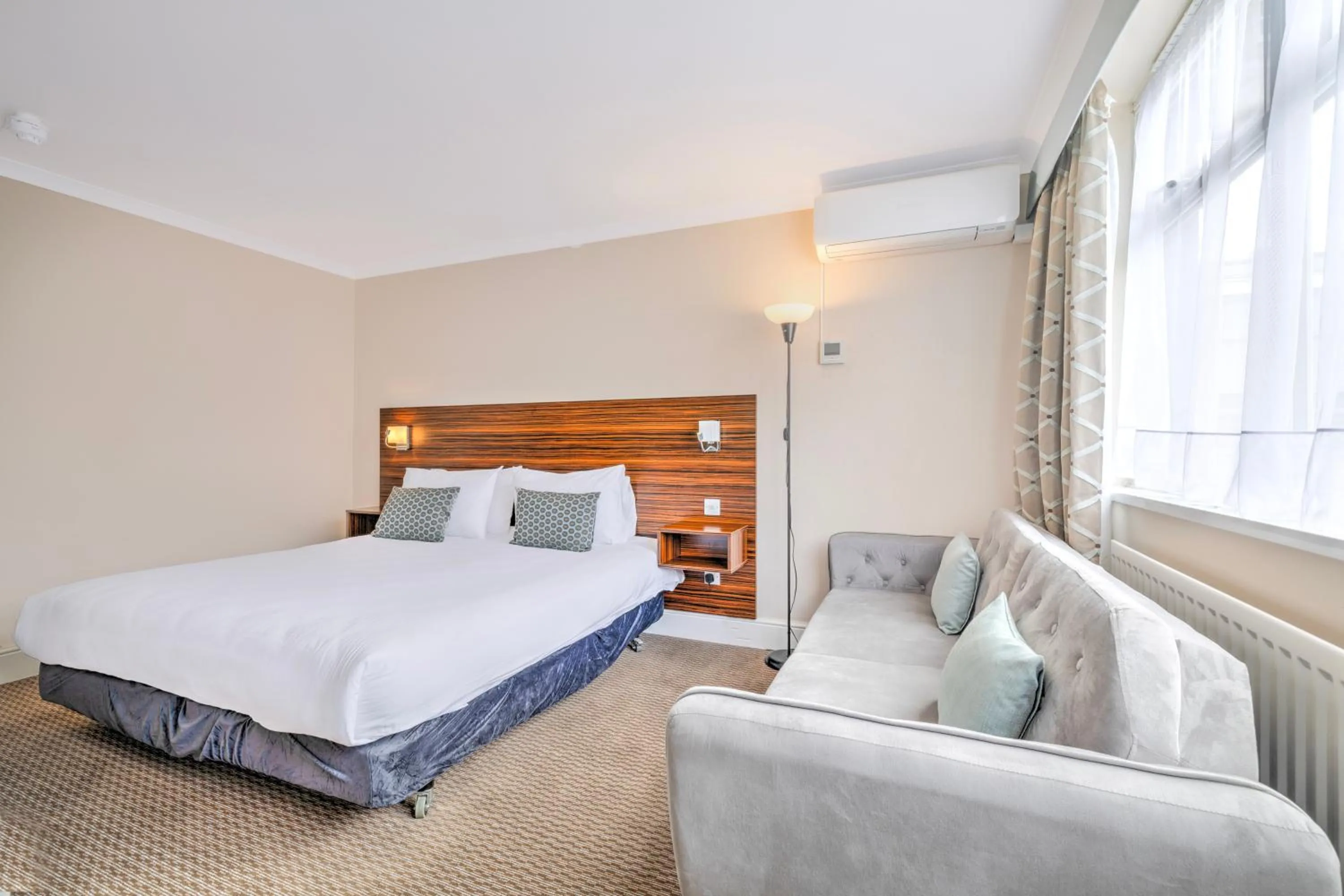 Bedroom, Bed in Palms Hotel & Retreat By Palette London Romford