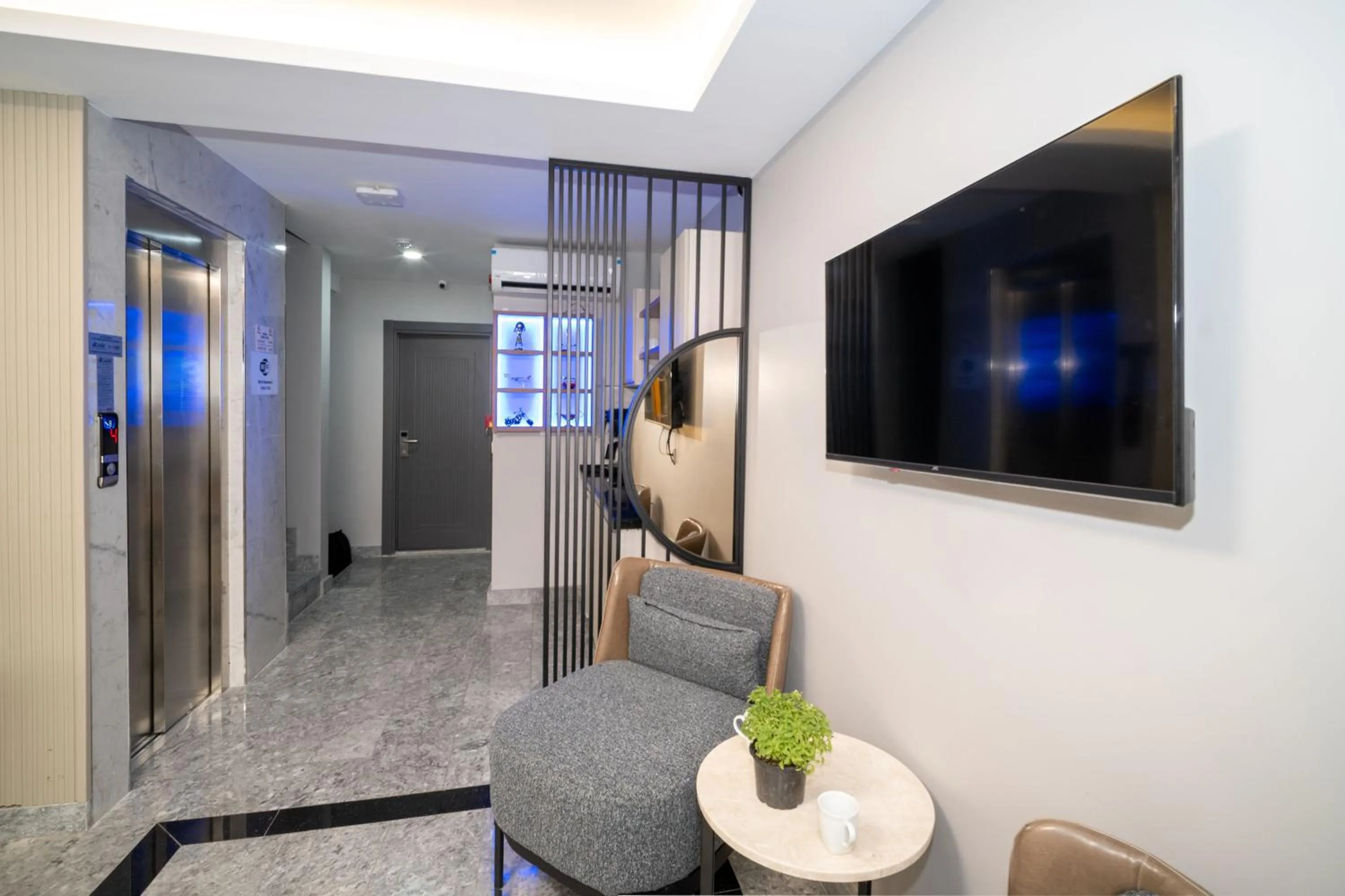 Property building in Robin Hotel