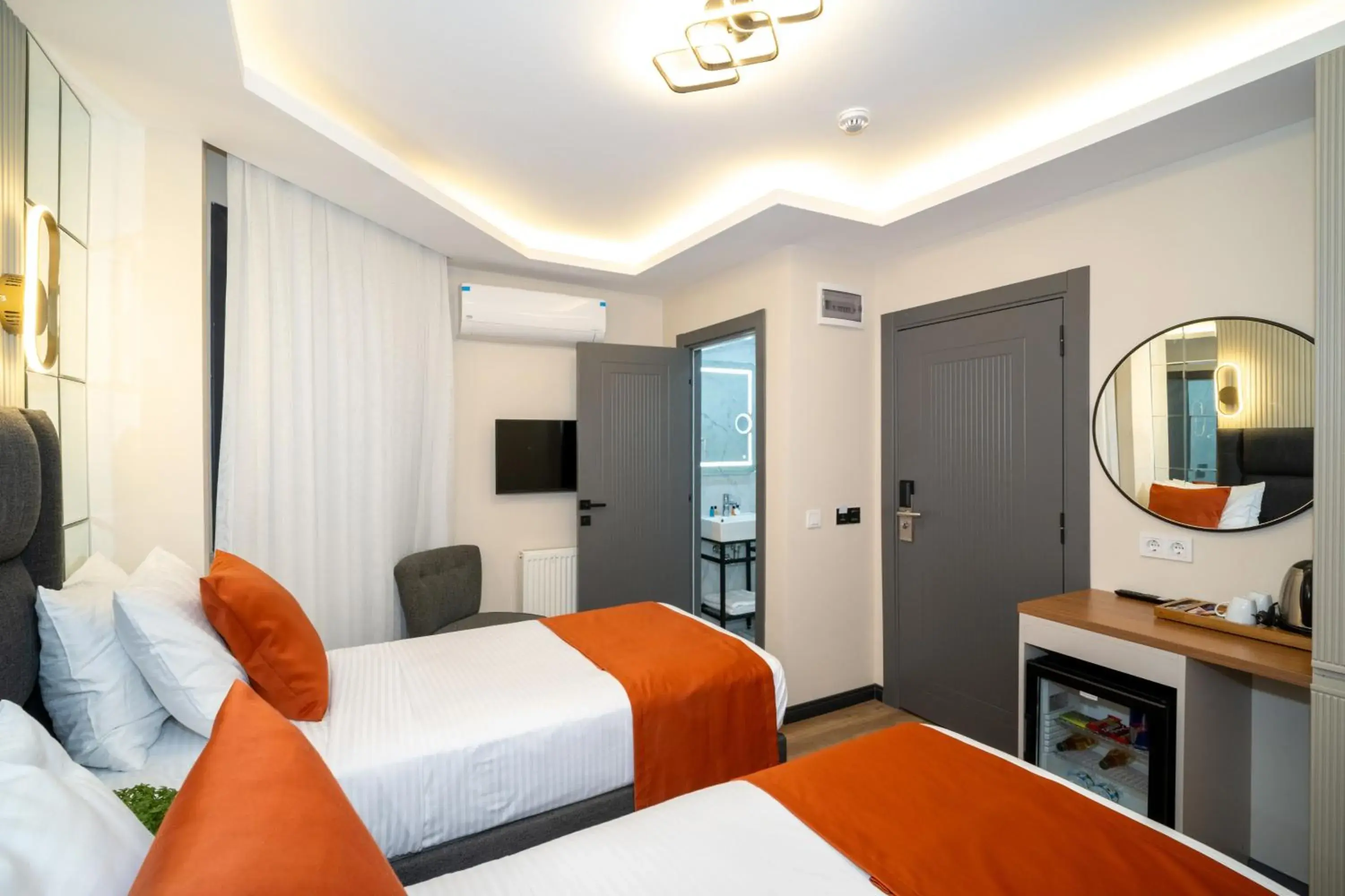 Photo of the whole room, Bed in Robin Hotel Photo of the whole room, Bed in Robin Hotel