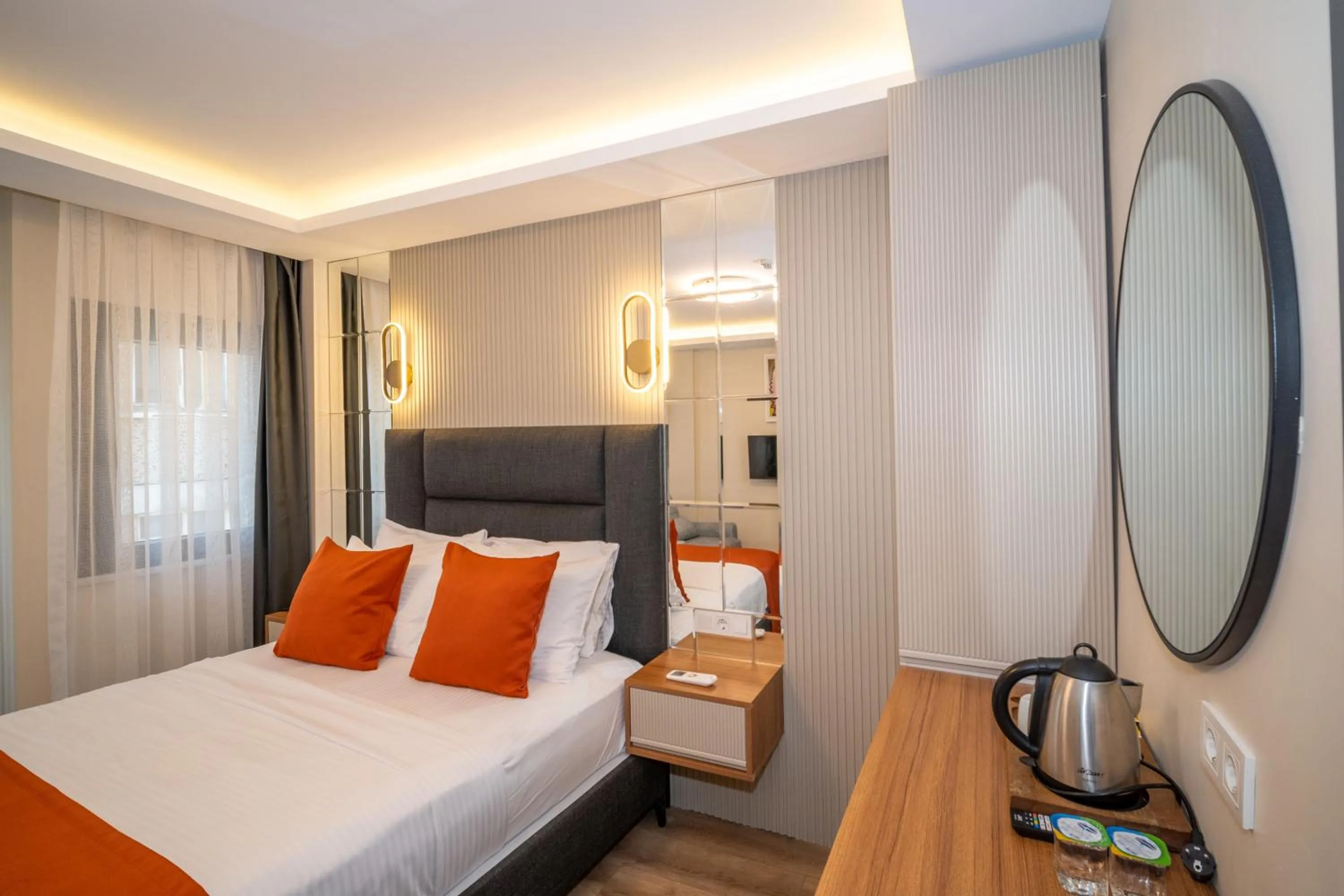 Bedroom, Bed in Robin Hotel