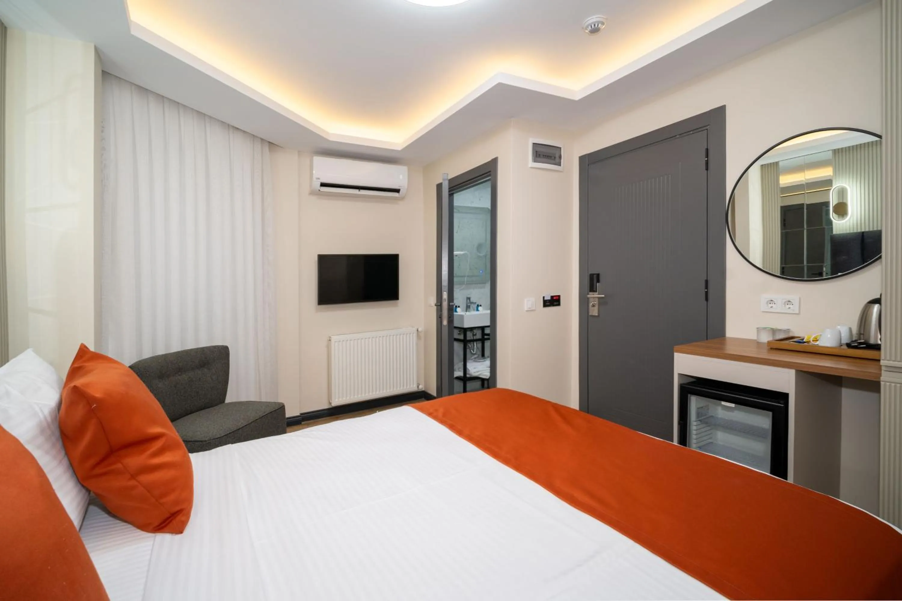 Bedroom, Bed in Robin Hotel