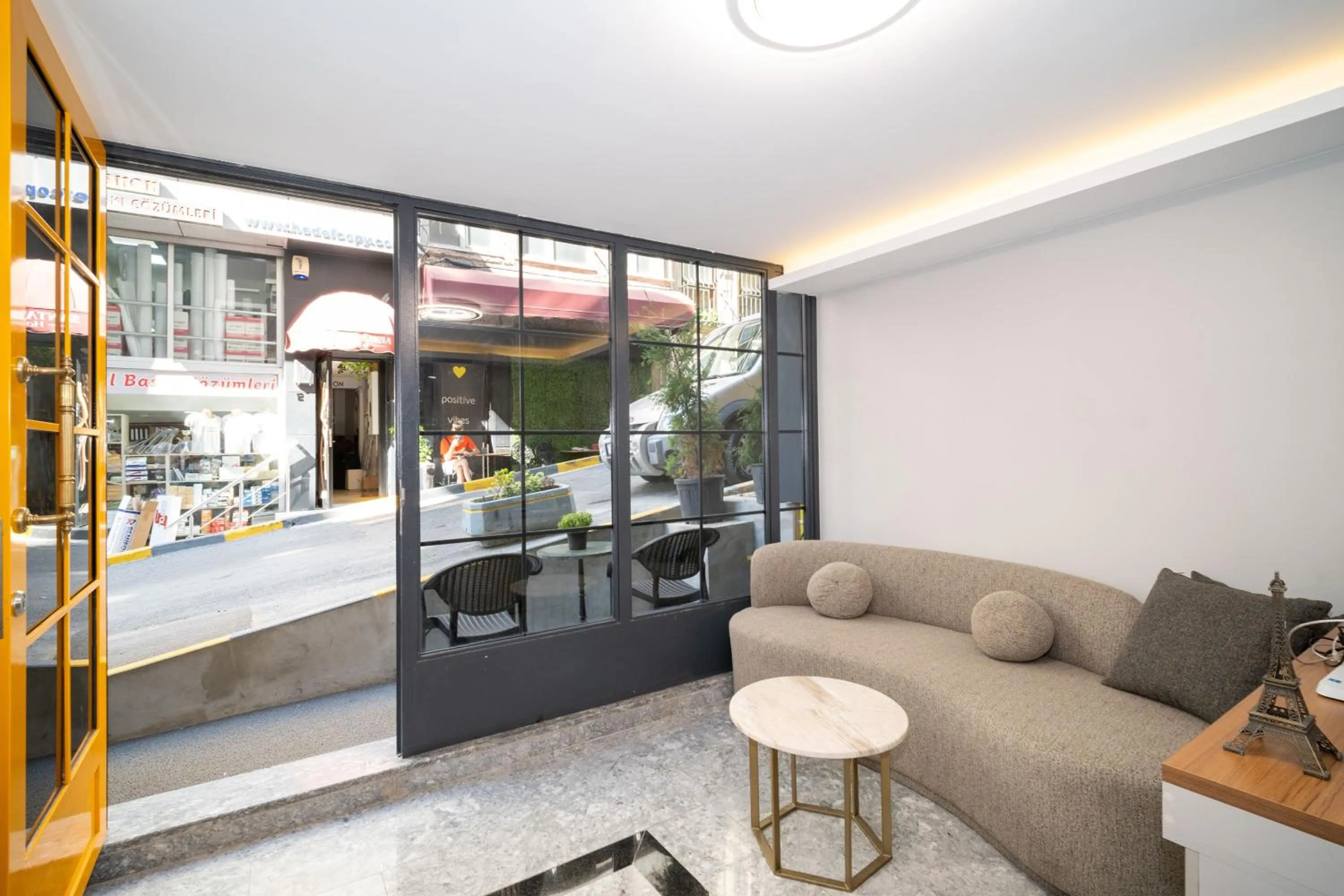 Property building in Robin Hotel