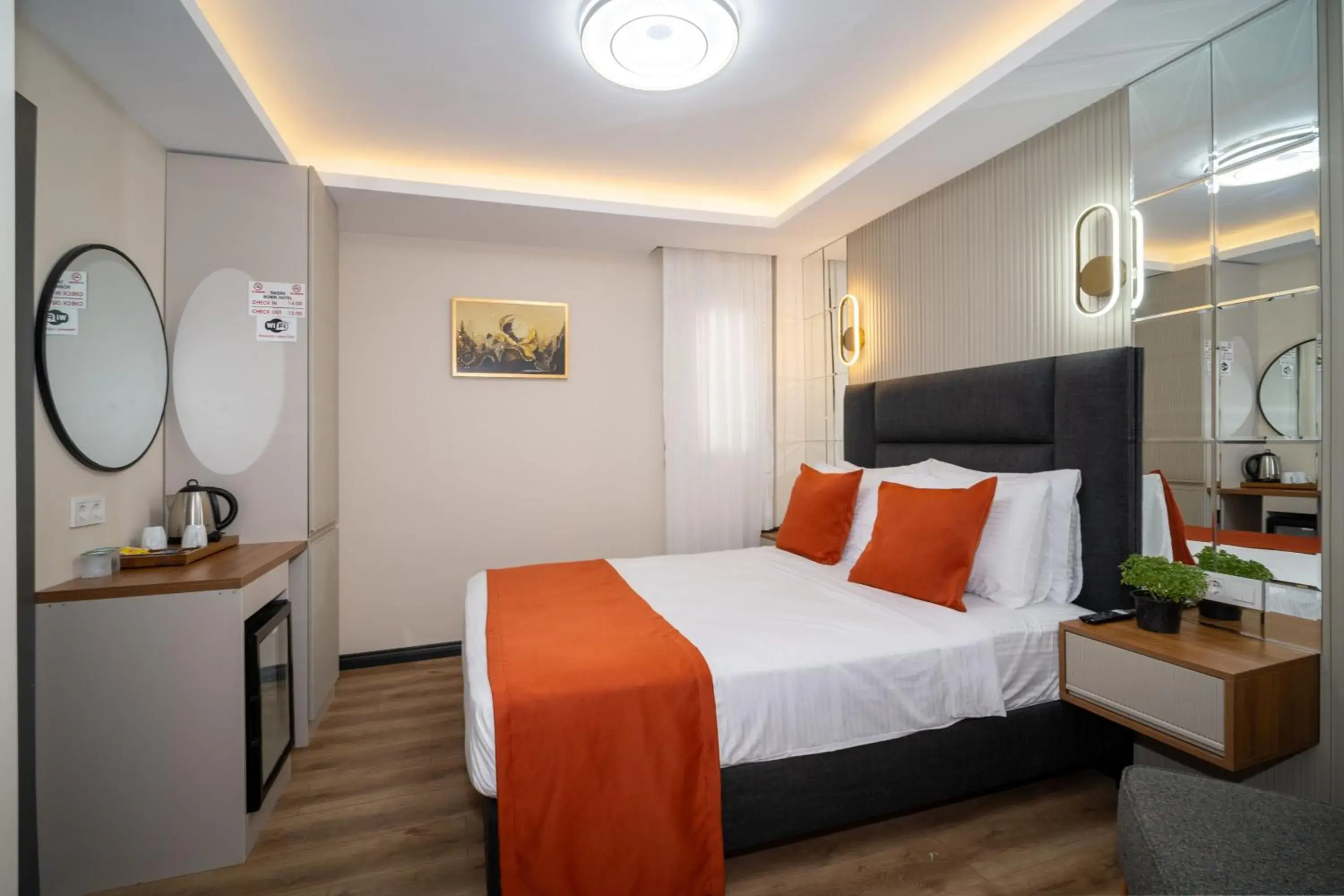 Bedroom, Bed in Robin Hotel Bedroom, Bed in Robin Hotel