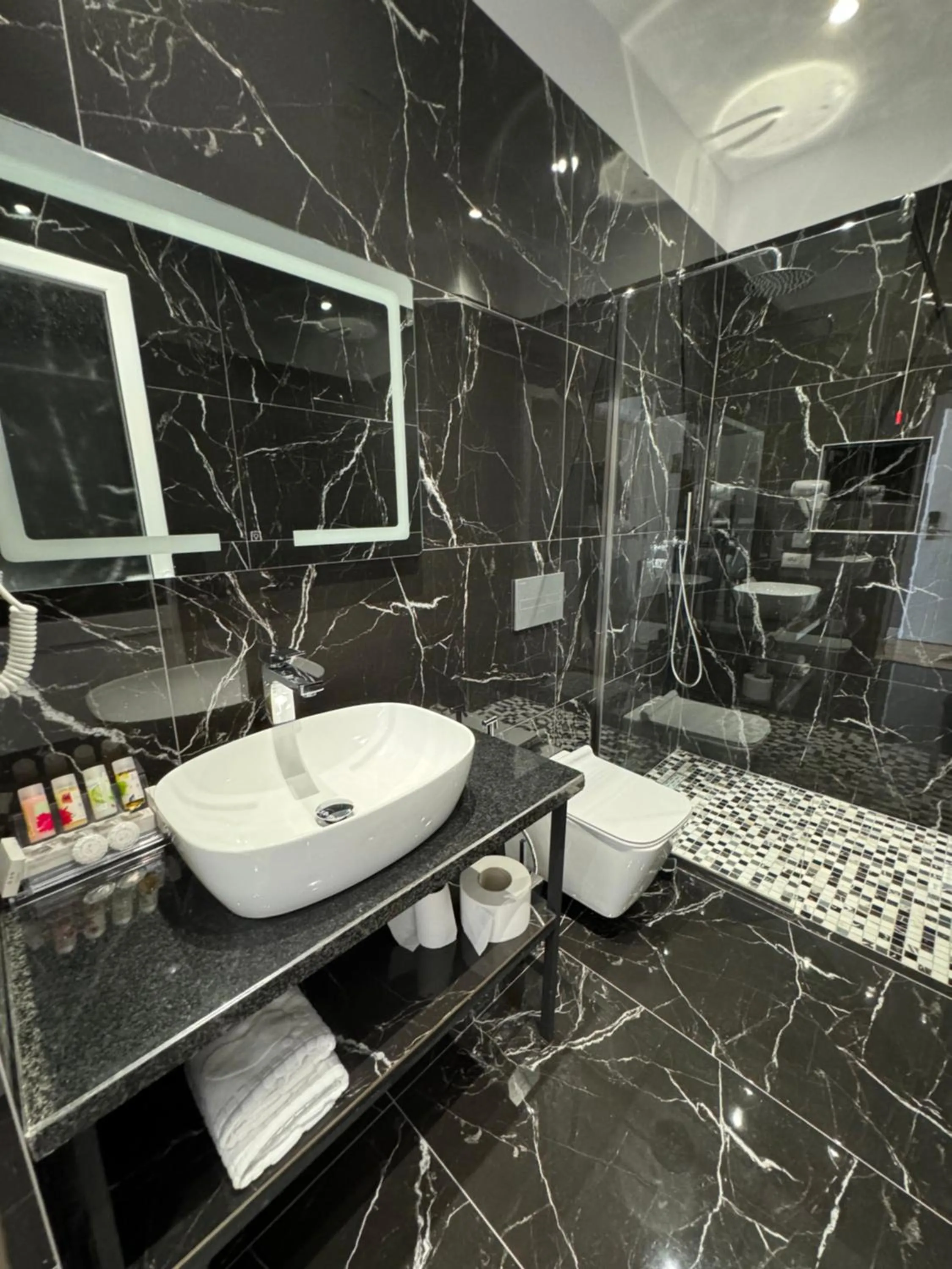 Shower in Hotel Panorama & Spa Elbasan